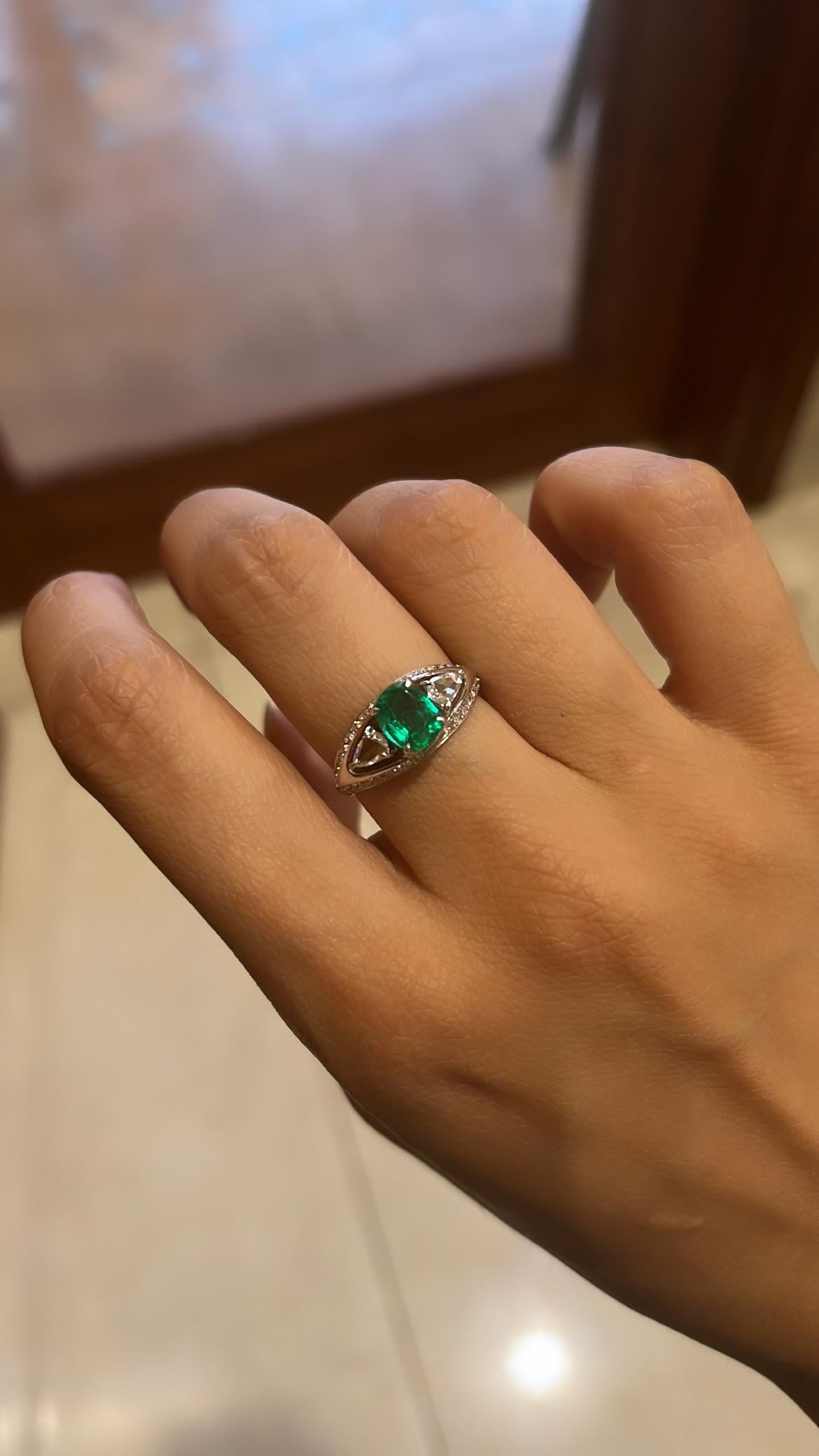 Emerald & Rose Cut Diamond Art Deco Style Engagement Ring Set in 18K Gold For Sale 3