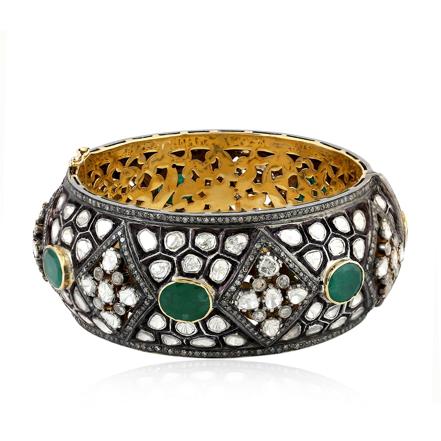 Art Deco Emerald & Rose Cut Diamonds Bangle with Carved Grill Made in 14k Gold & Silver For Sale