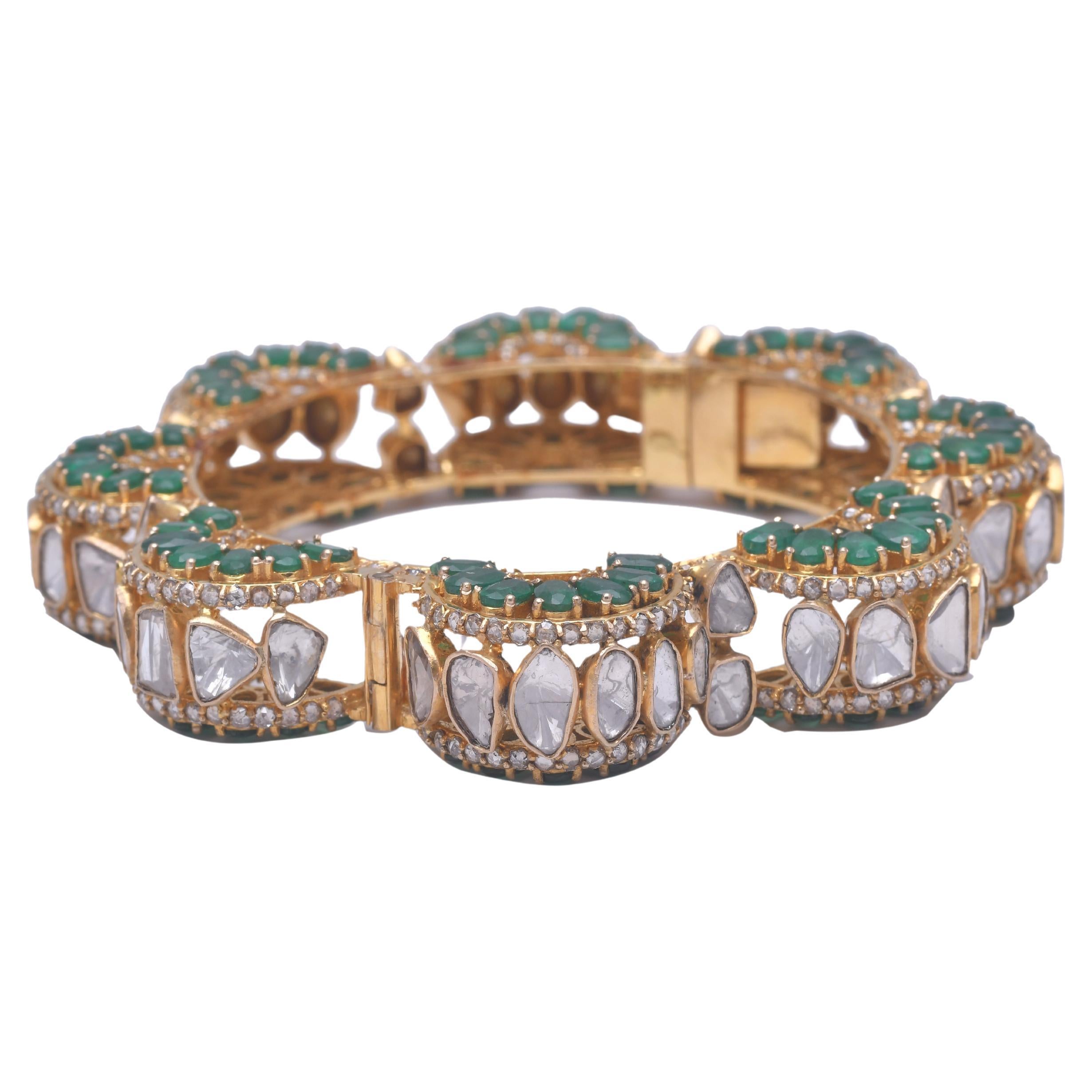 14k gold 25.20cts Emerald & 7.47cts Rosecut & 9.27cts  Polki Bracelet For Sale