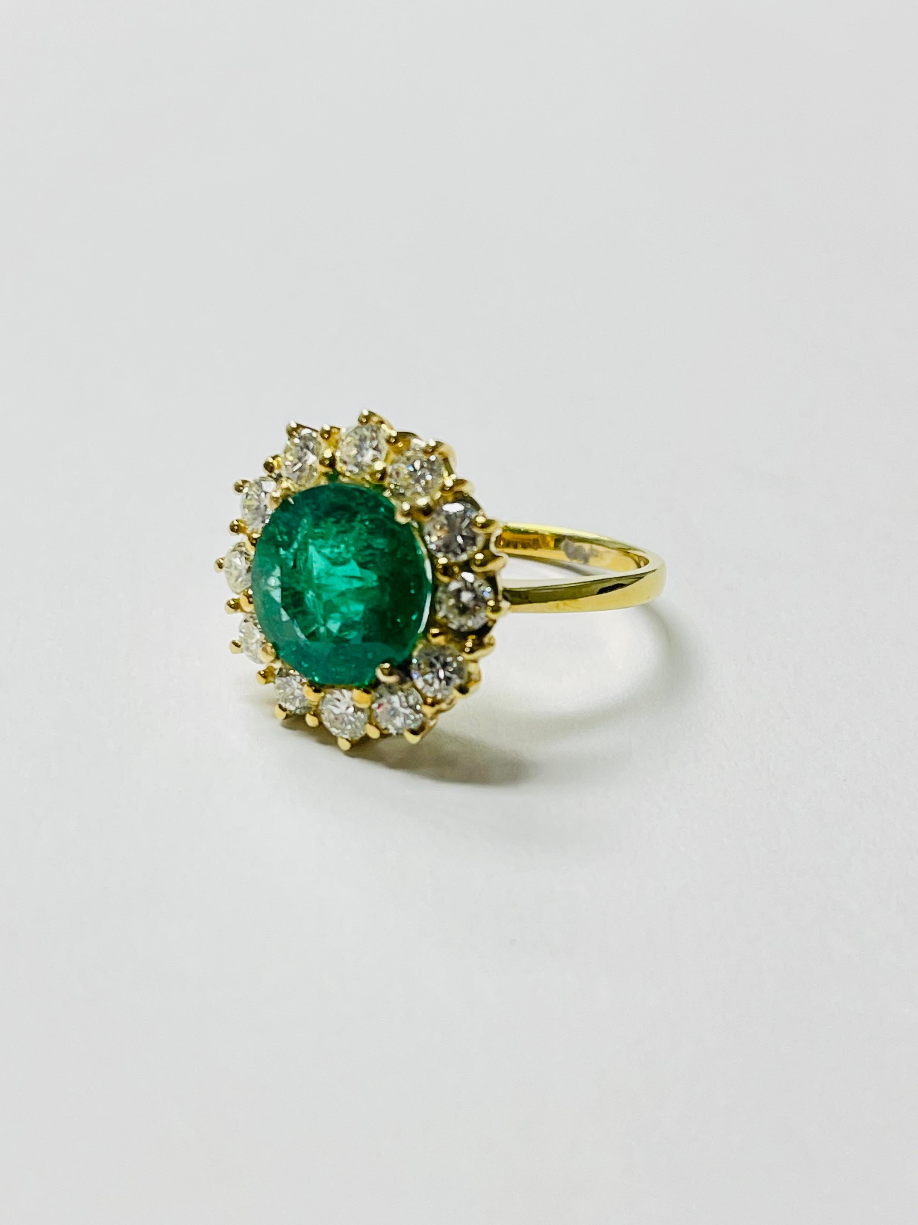 Emerald Round and Diamond Engagement Ring In 18k Yellow Gold. In New Condition For Sale In New York, NY