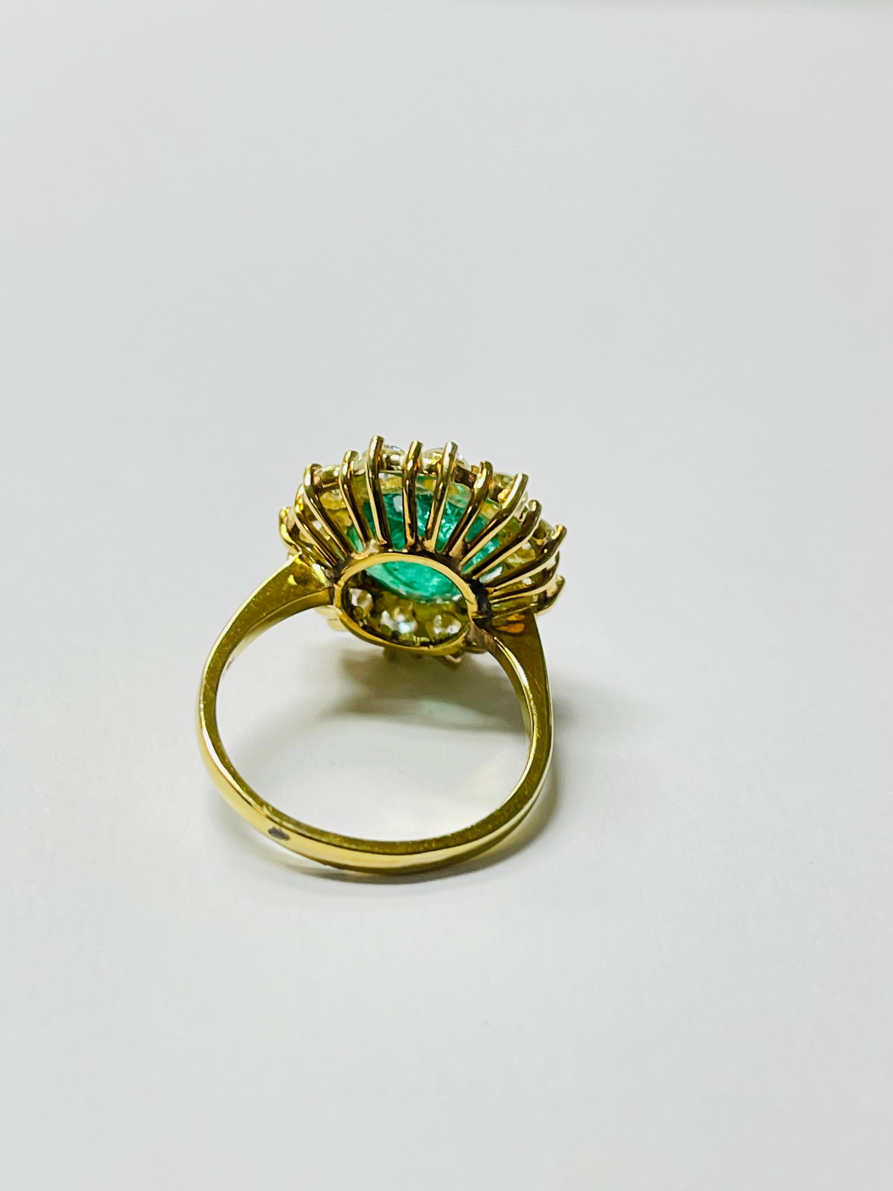 Women's or Men's Emerald Round and Diamond Engagement Ring In 18k Yellow Gold. For Sale