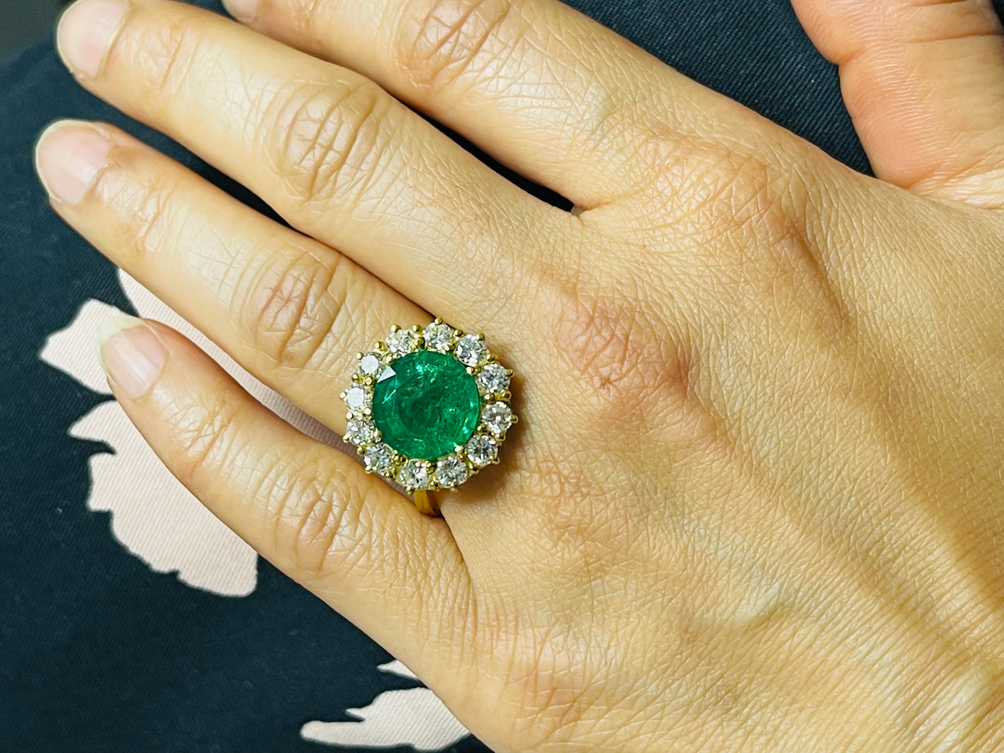 Emerald Round and Diamond Engagement Ring In 18k Yellow Gold. For Sale 2