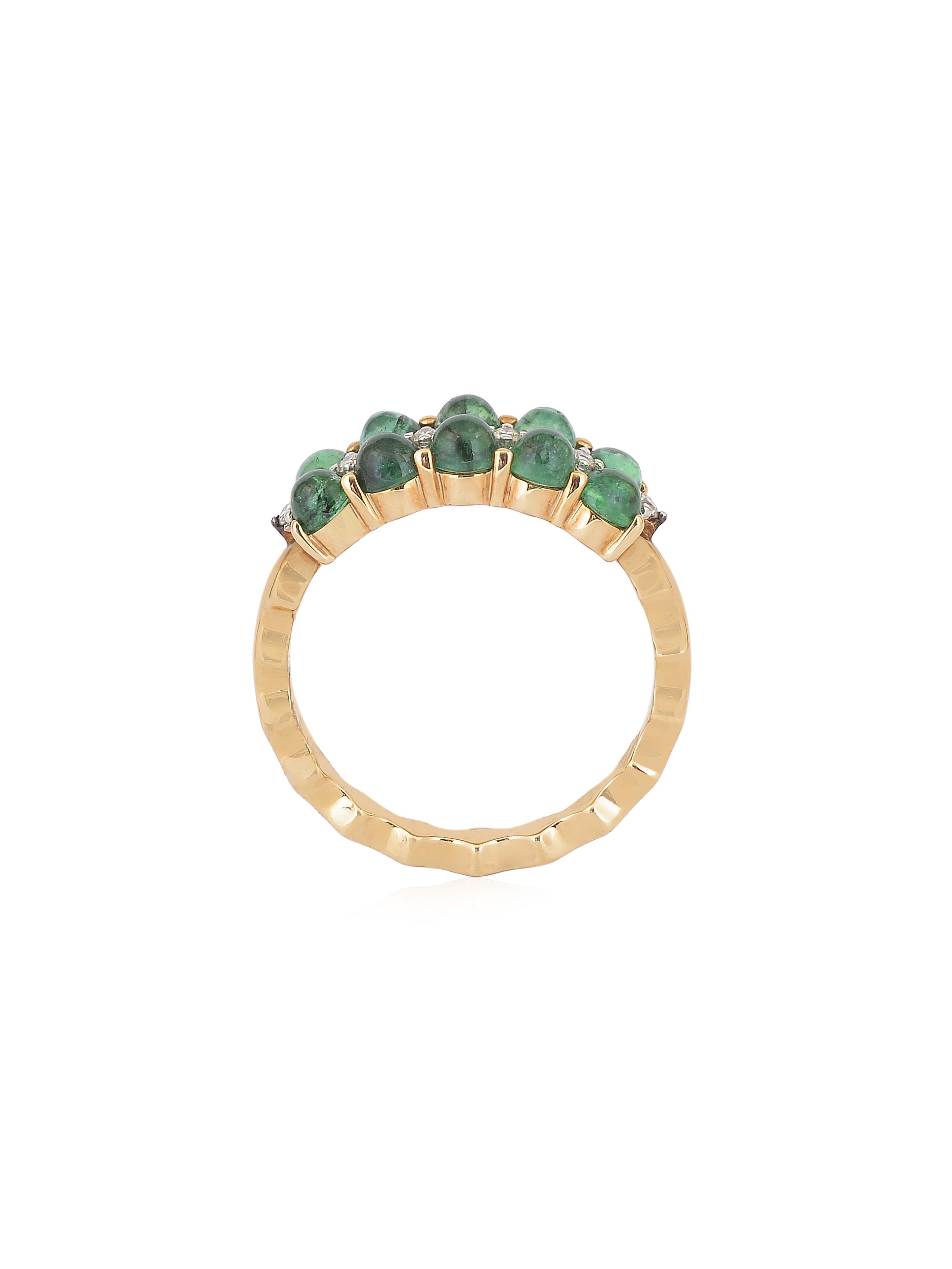 Emerald round Cabochon and diamond ring in 14K Gold  For Sale 1