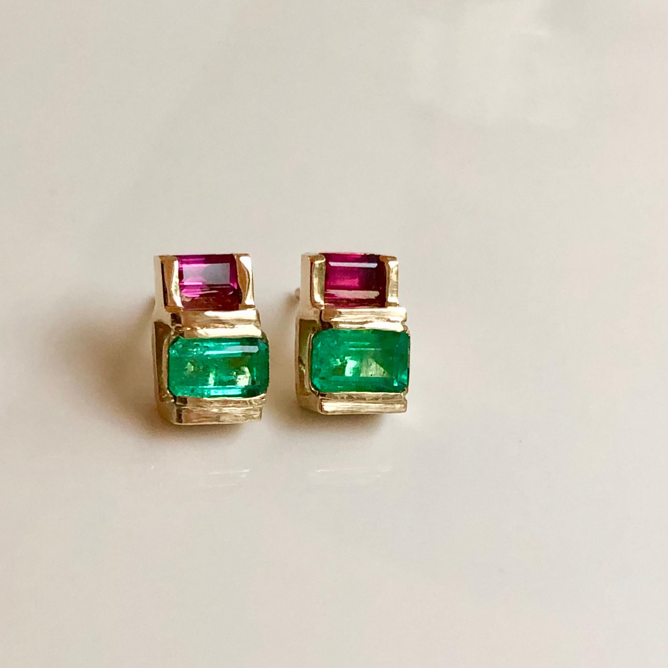 Colombian Emerald Ruby 18 Karat Yellow Gold Earrings For Sale 7