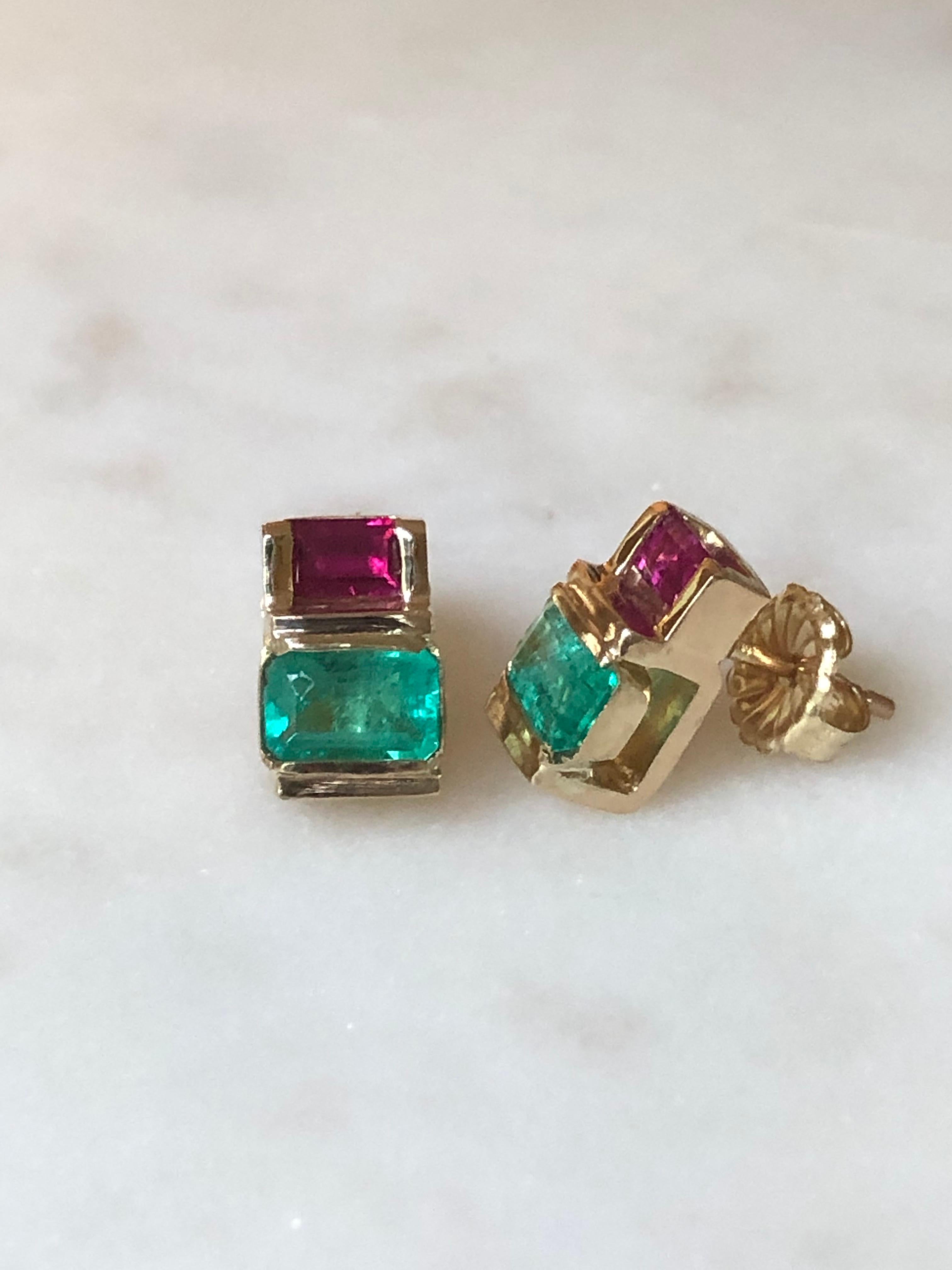 Women's Colombian Emerald Ruby 18 Karat Yellow Gold Earrings For Sale