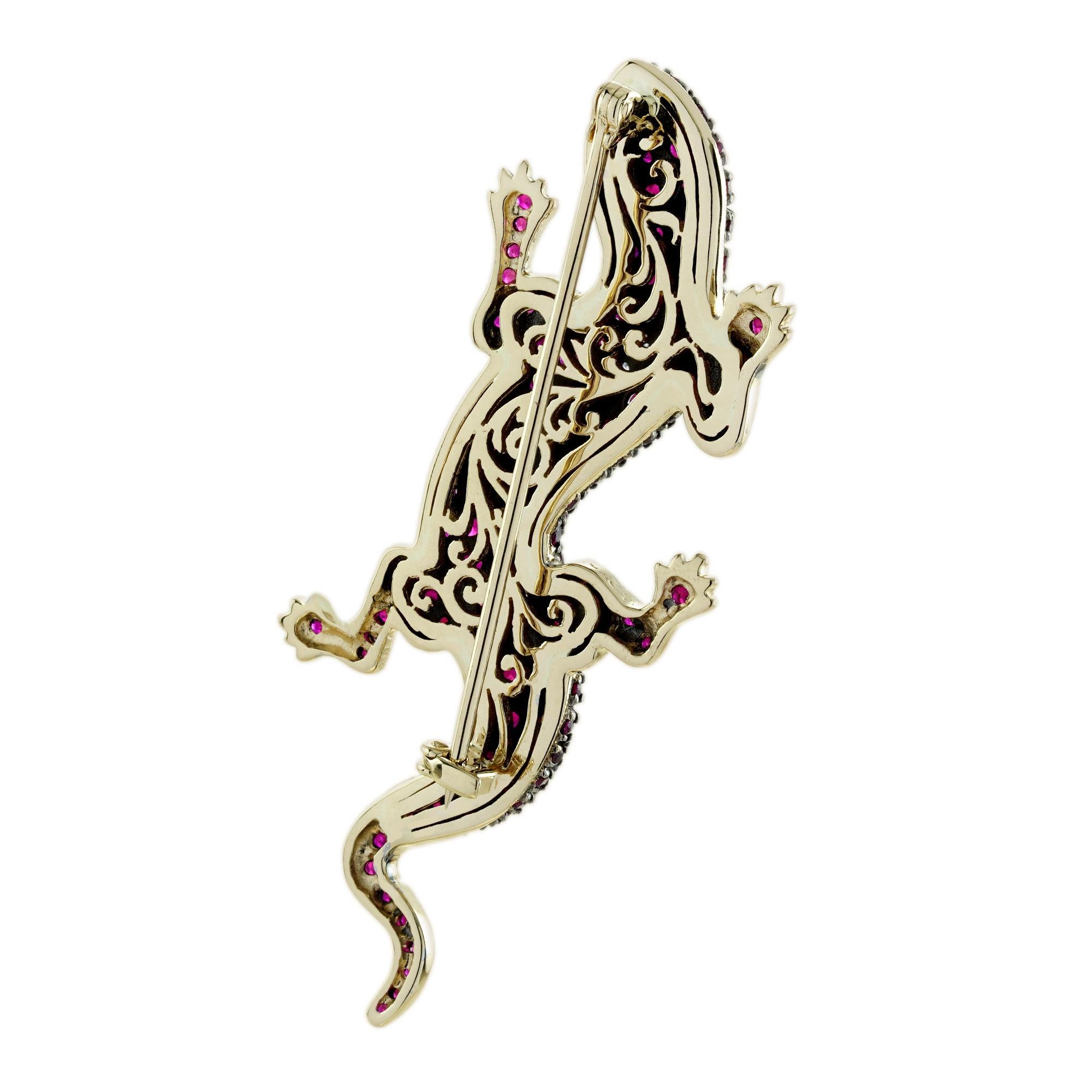 Taille ronde Broche lézard en or jaune 14 carats, émeraude, rubis et diamant, style antique en vente