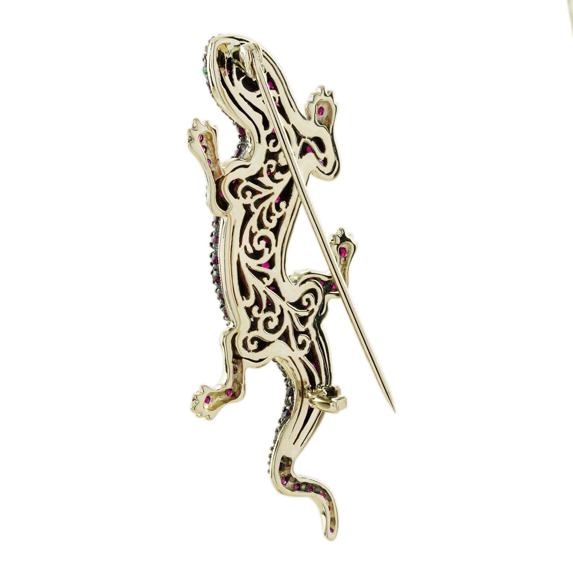 Broche lézard en or jaune 14 carats, émeraude, rubis et diamant, style antique Neuf - En vente à Bangkok, TH