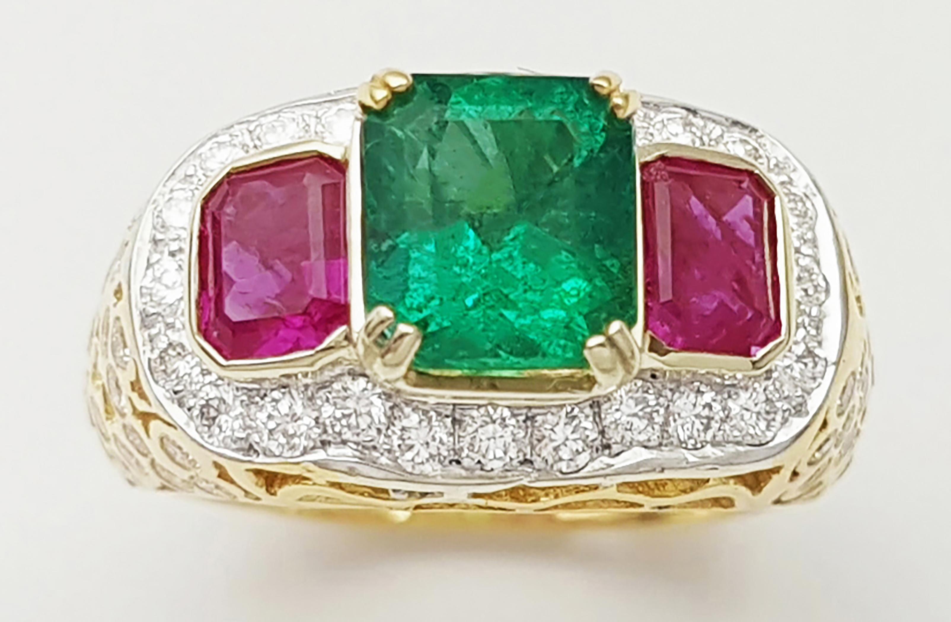 Emerald, Ruby and Diamond Ring set in 18K Gold Settings For Sale 5