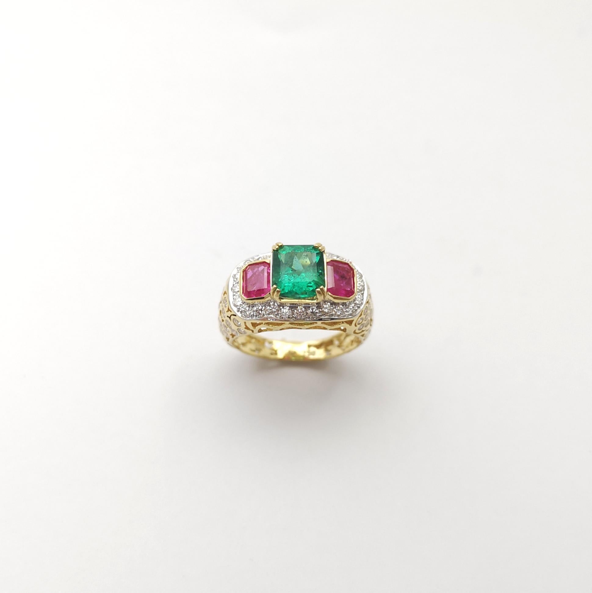 Emerald, Ruby and Diamond Ring set in 18K Gold Settings For Sale 1
