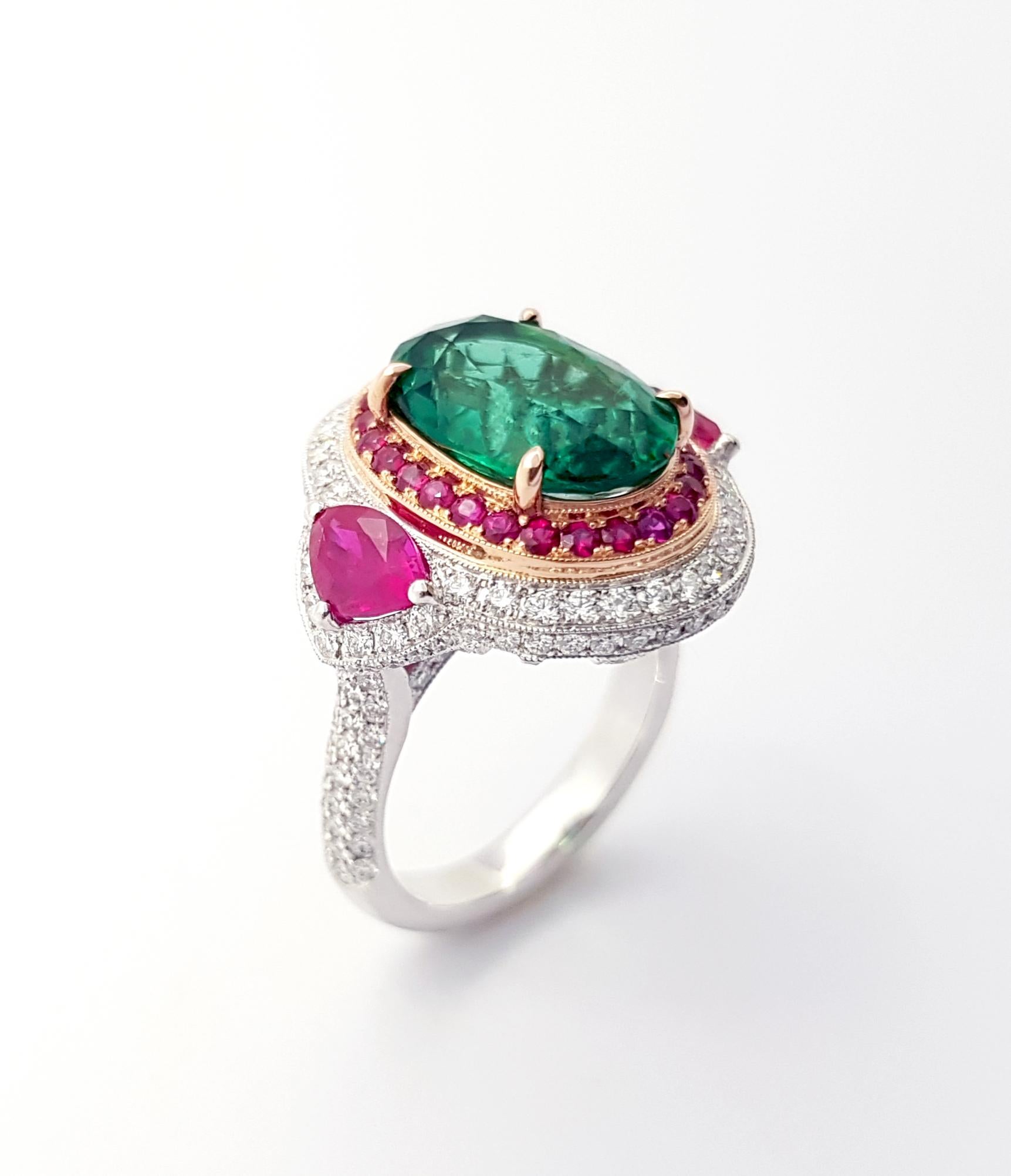 Ring mit Smaragd, Rubin und Diamant in 18 Karat Weißgold Fassungen gefasst im Angebot 4