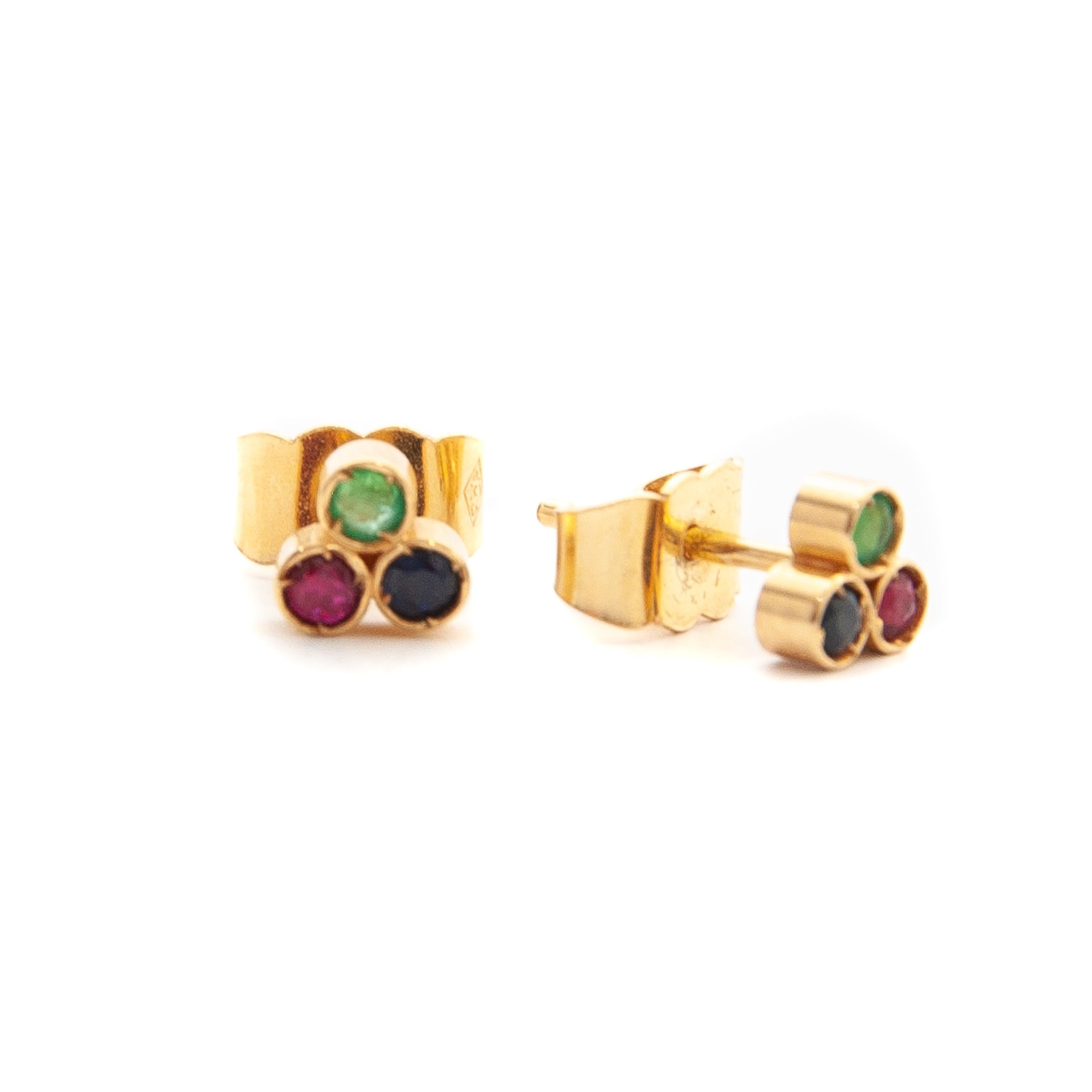 Emerald, Ruby and Sapphire 14K Yellow Gold Cluster Stud Earrings In Good Condition In Rotterdam, NL