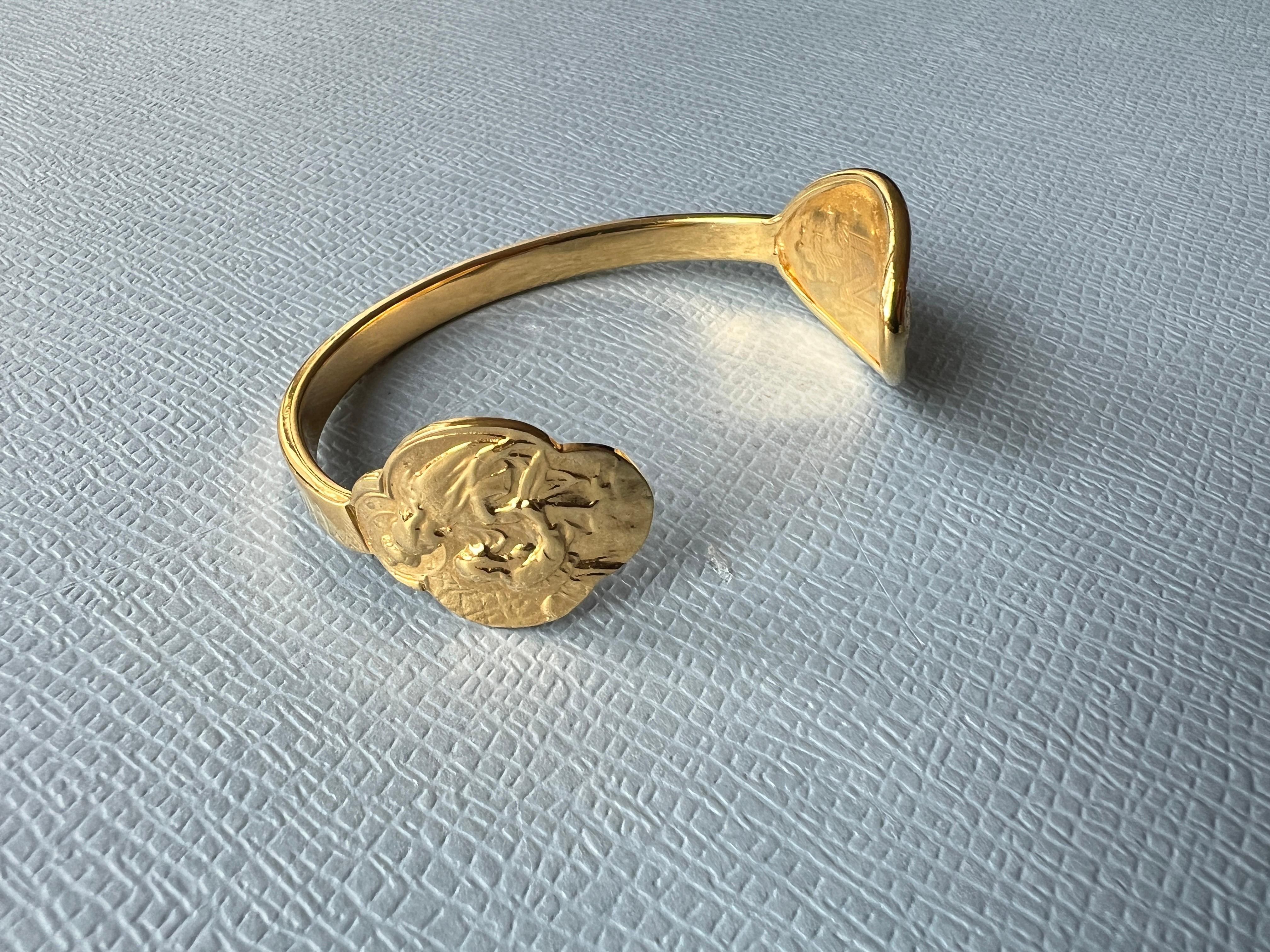 Rubí esmeralda  Pulsera brazalete Virgen María baño de oro J DAUPHIN en Nuevo estado para la venta en Los Angeles, CA