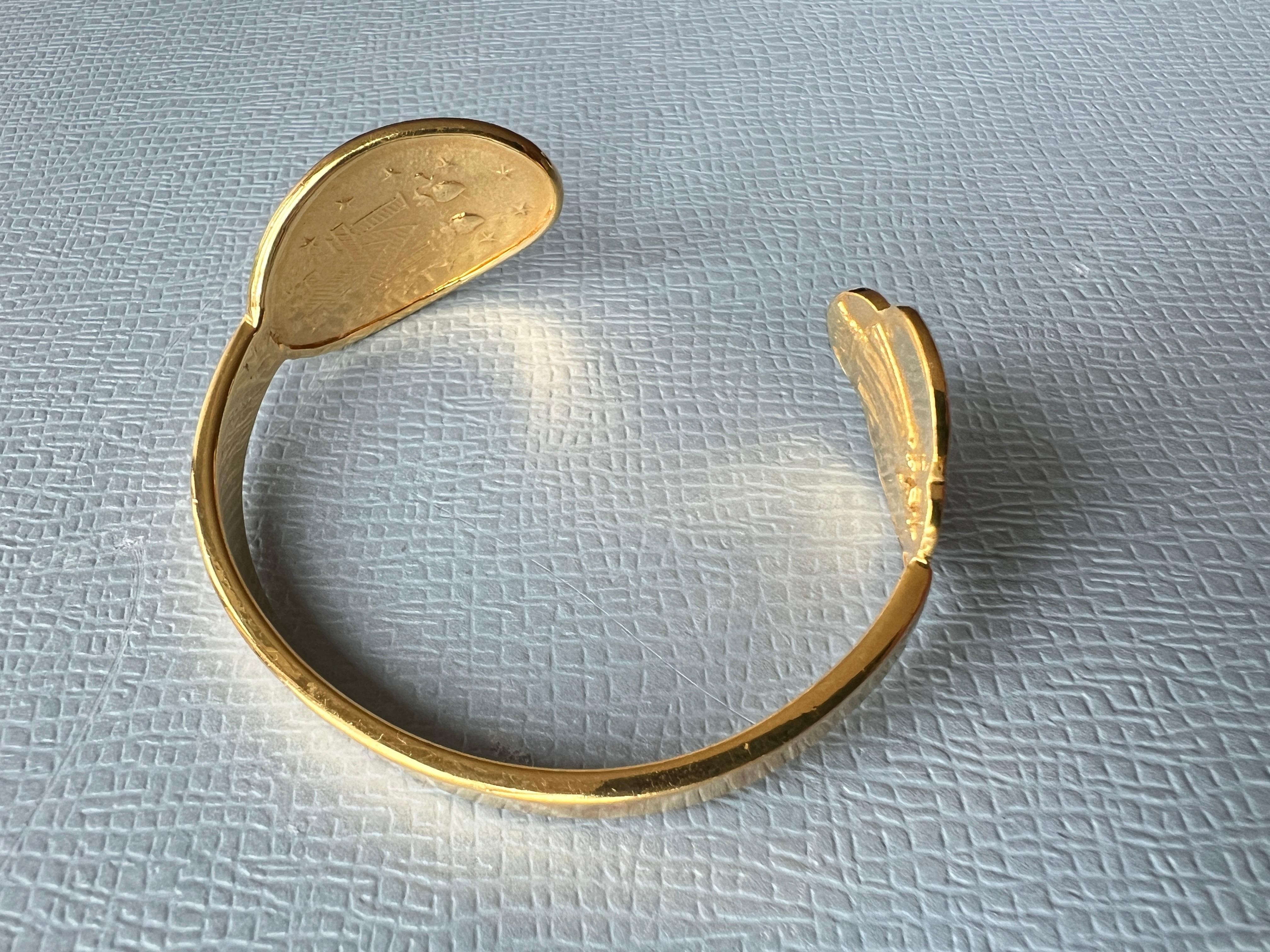 Rubí esmeralda  Pulsera brazalete Virgen María baño de oro J DAUPHIN en venta 1