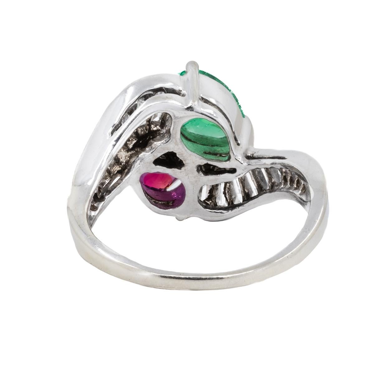 Anello bypass con smeraldo e rubino In condizioni ottime in vendita a Sarasota, FL