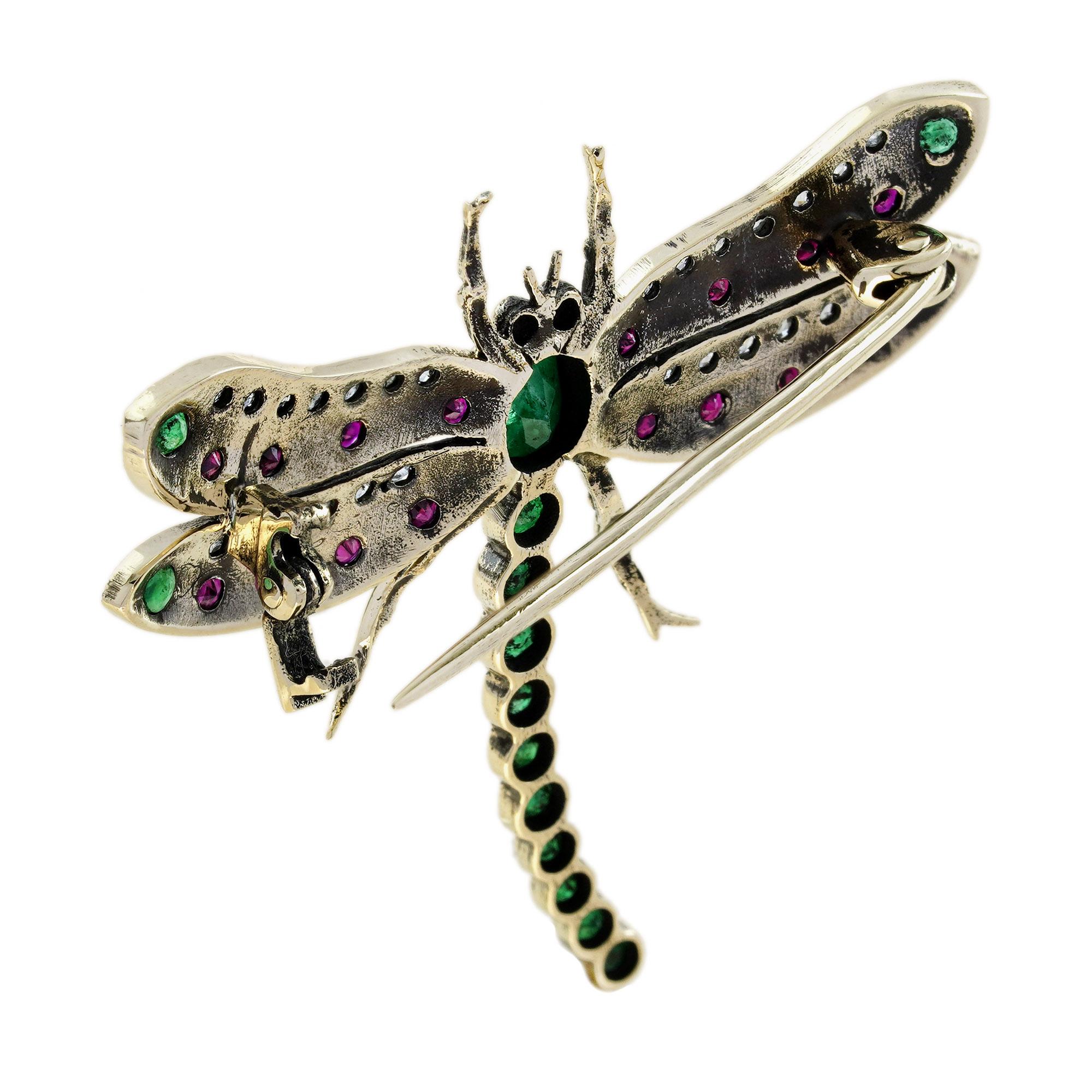 Emerald Ruby Diamond Vintage Style Dragonfly Brooch in 14K Yellow Gold (Broche libellule en or jaune) Neuf à Bangkok, TH