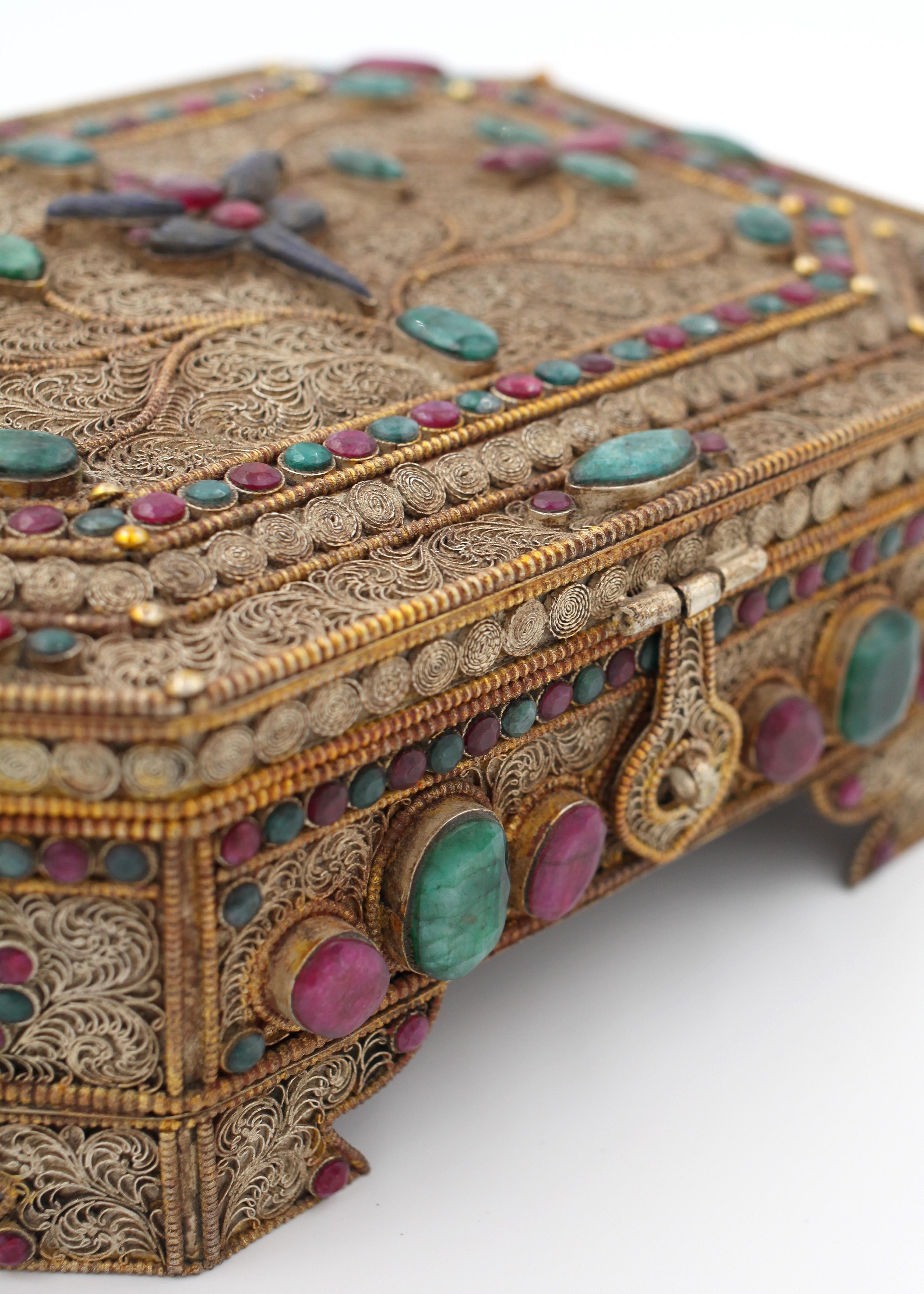 Tibetan Emerald & Ruby Mounted Silvered Filigree Box For Sale