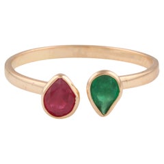 Anillo Esmeralda y Rubí Forma Pera en Oro Amarillo de 18K