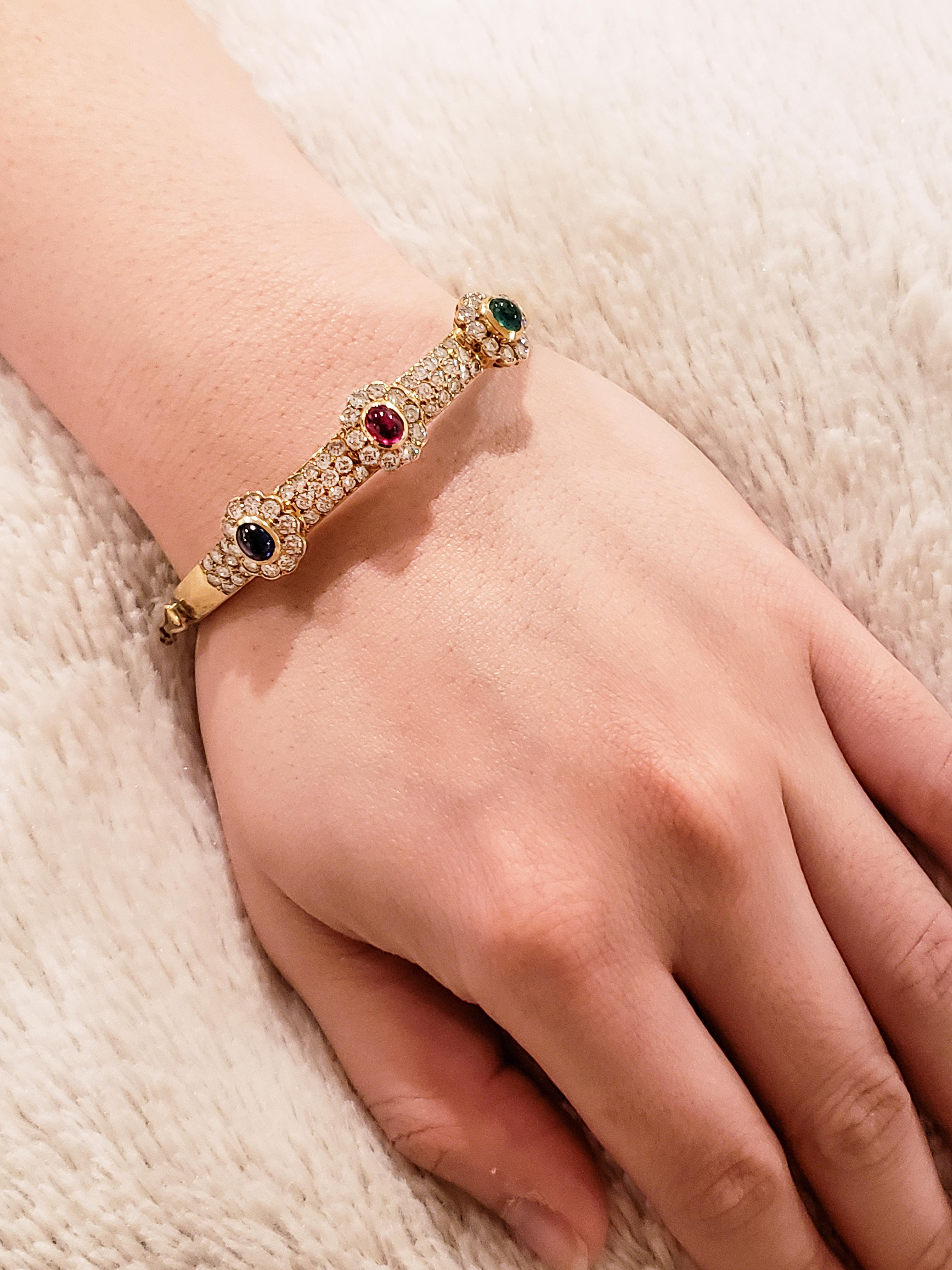 Pulsera brazalete flor de esmeralda, rubí, zafiro y diamantes en venta 1