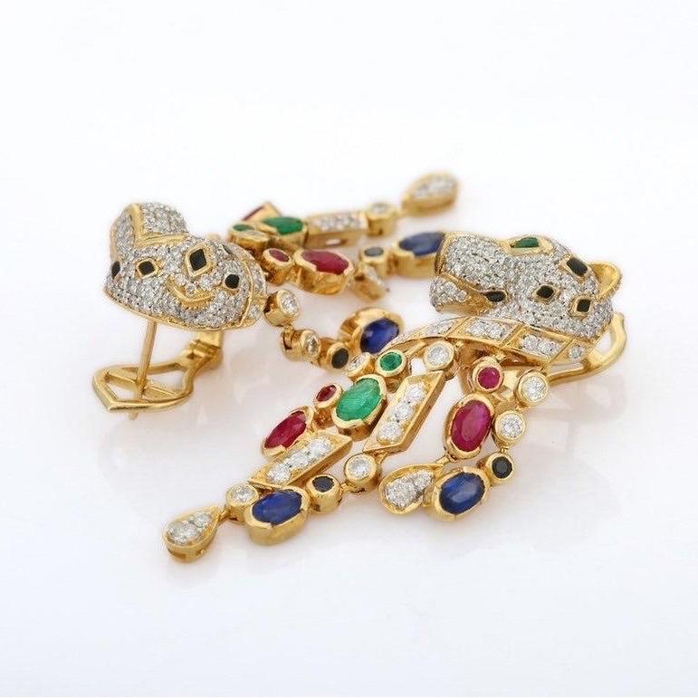 Panther-Ohrringe aus 14 Karat Gold mit Smaragd, Rubin, Saphir und Diamant (Gemischter Schliff) im Angebot