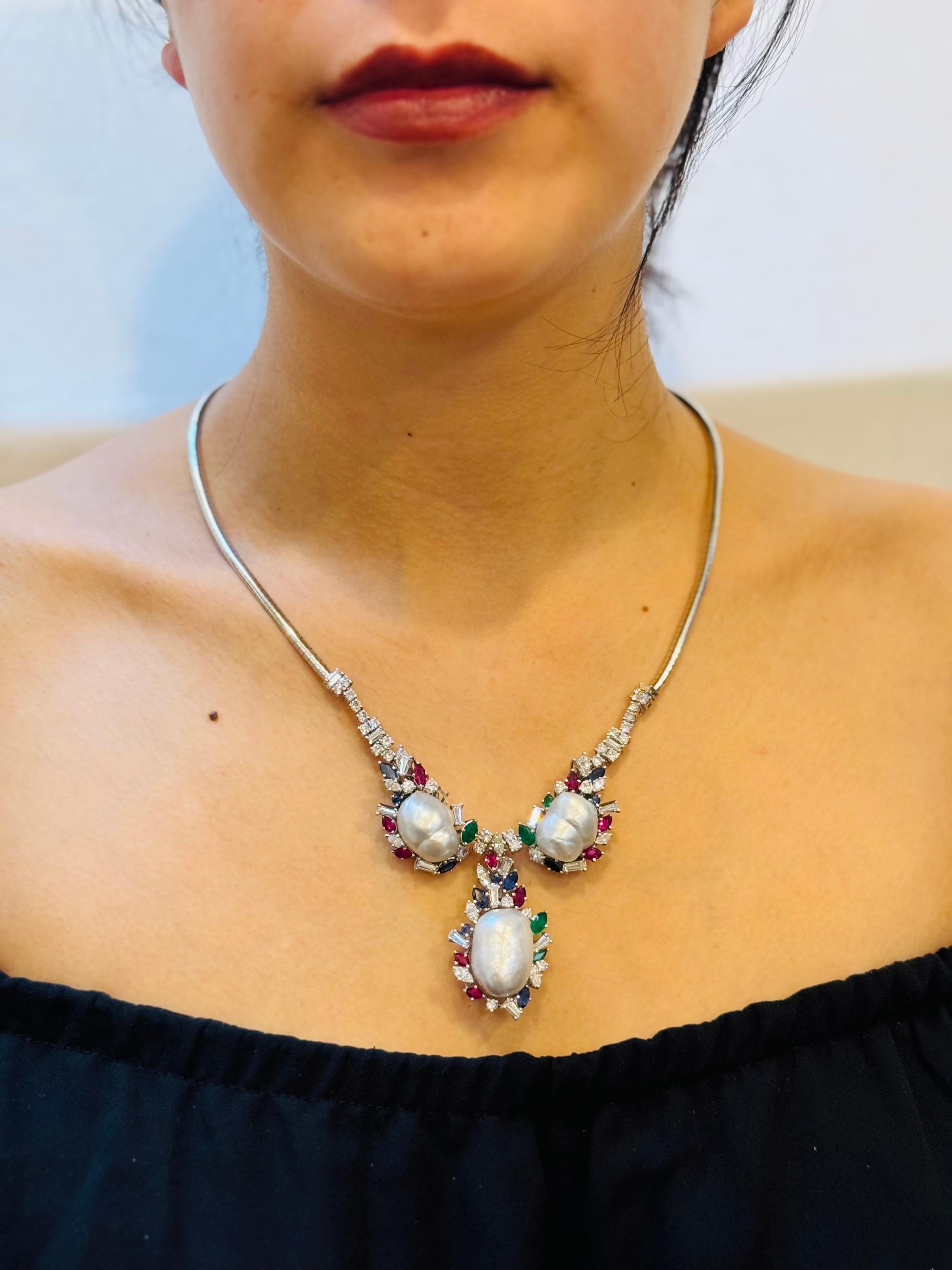 Collar Esmeralda Rubí Zafiro Diamante Perla  Engastado en oro de 18 quilates en venta 8