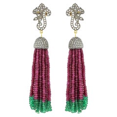 Boucles d'oreilles émeraude et rubis avec diamants en or blanc et argent 18 carats