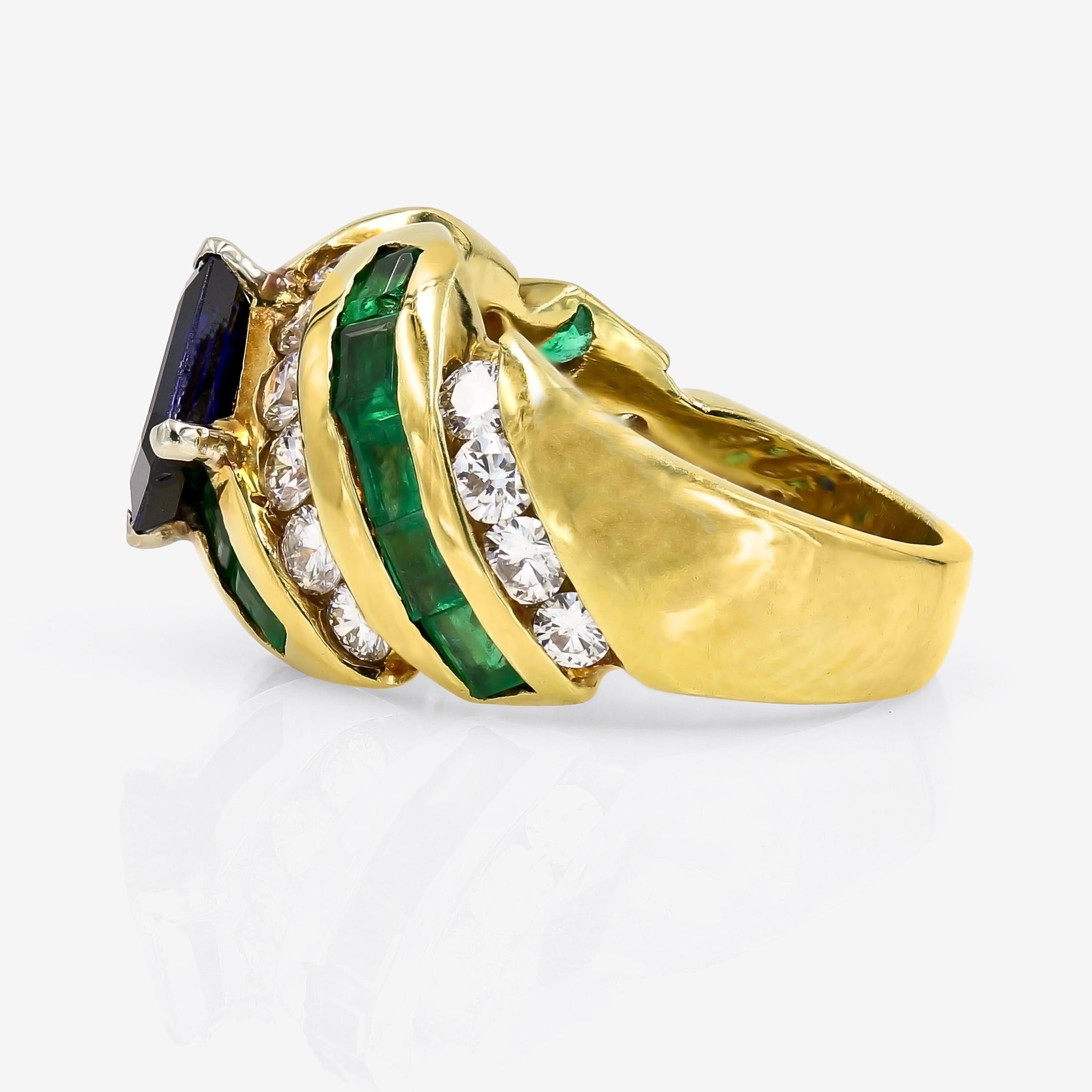 Emerald, Sapphire and Diamond Ring in 18 Karat Yellow Gold In Good Condition In Chicago, IL