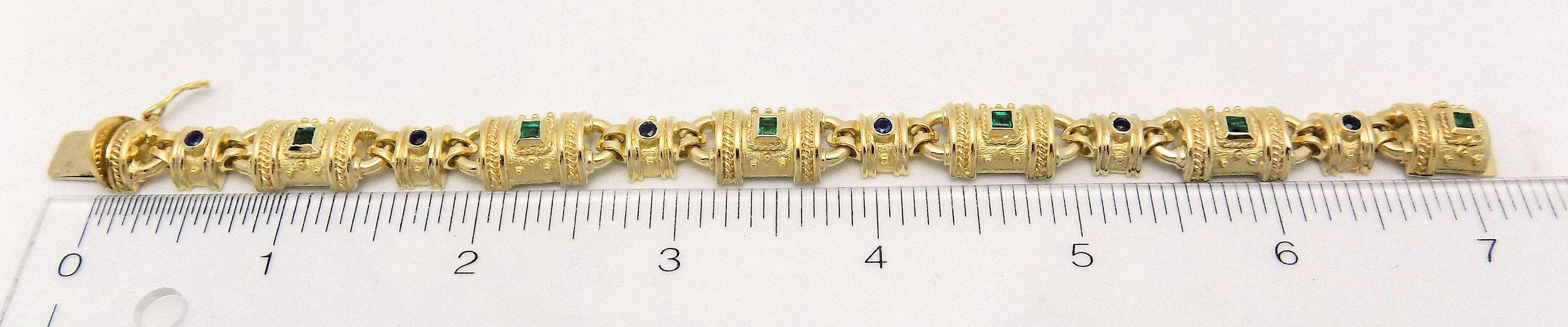 Emerald, Sapphire and Yellow Gold Bracelet In Good Condition For Sale In Dallas, TX