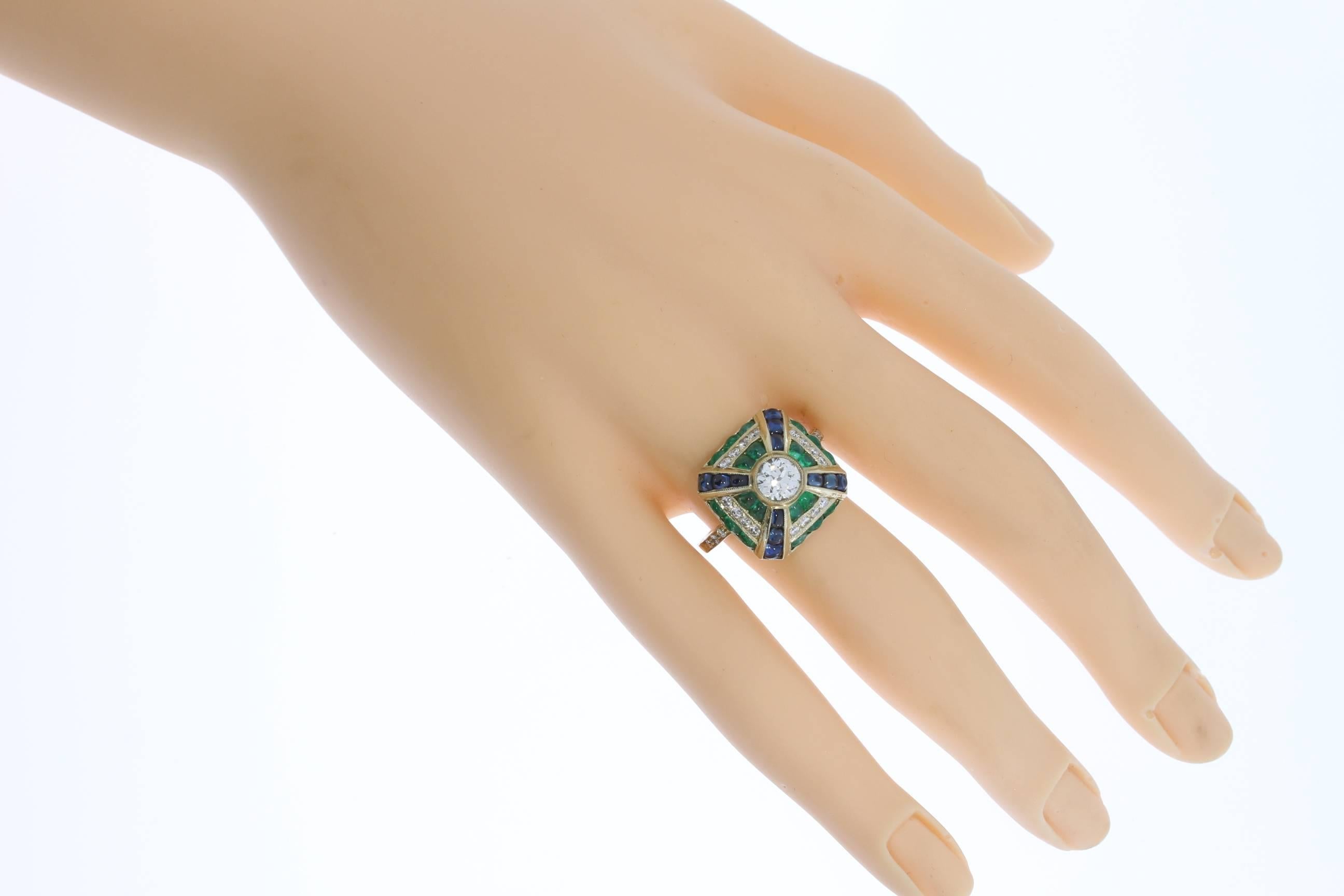Emerald Sapphire Diamond Gold Cluster Ring In Excellent Condition In Berlin, DE