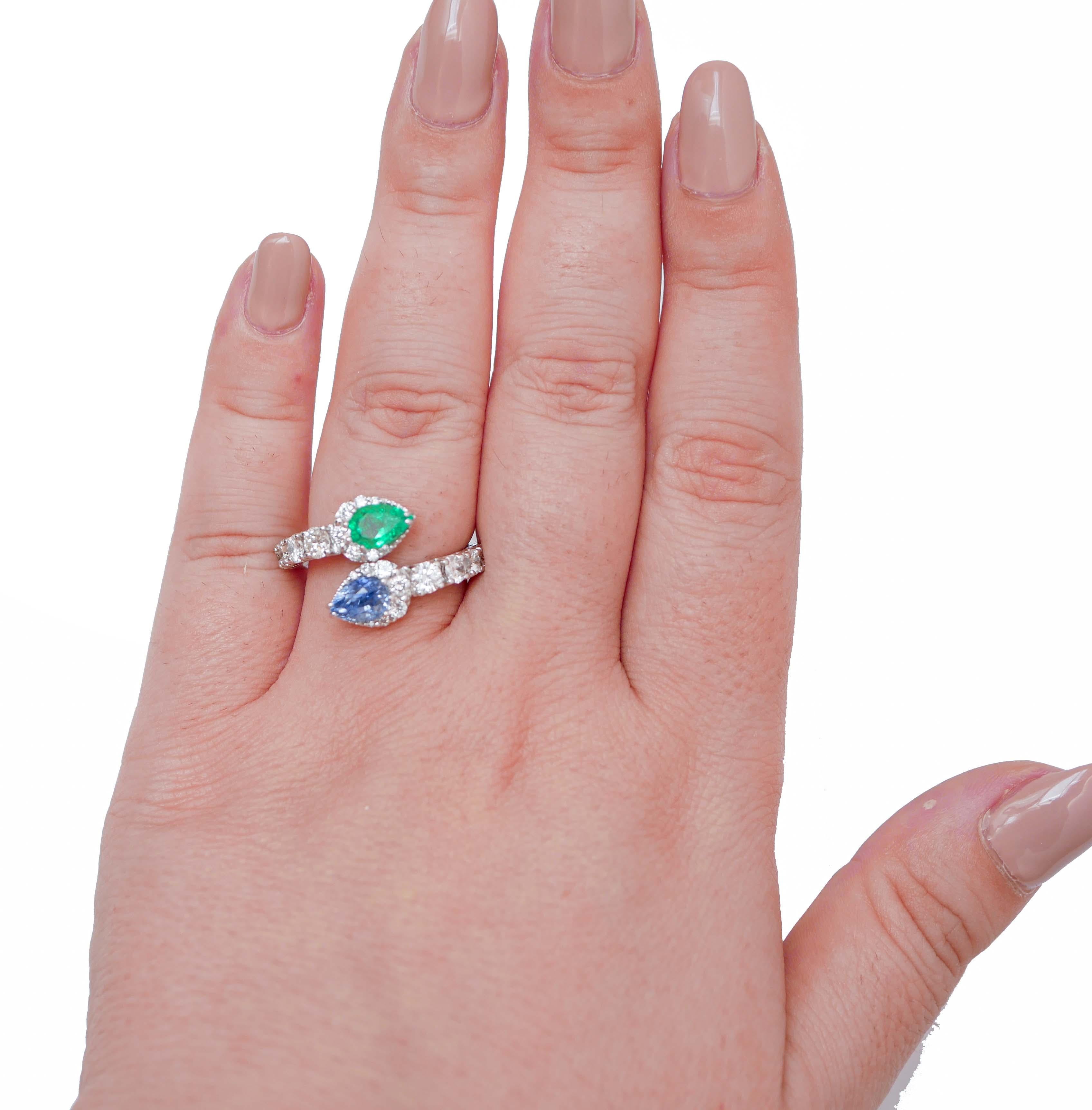Emerald, Sapphire, Diamonds, 18 Karat White Gold Ring. In New Condition For Sale In Marcianise, Marcianise (CE)