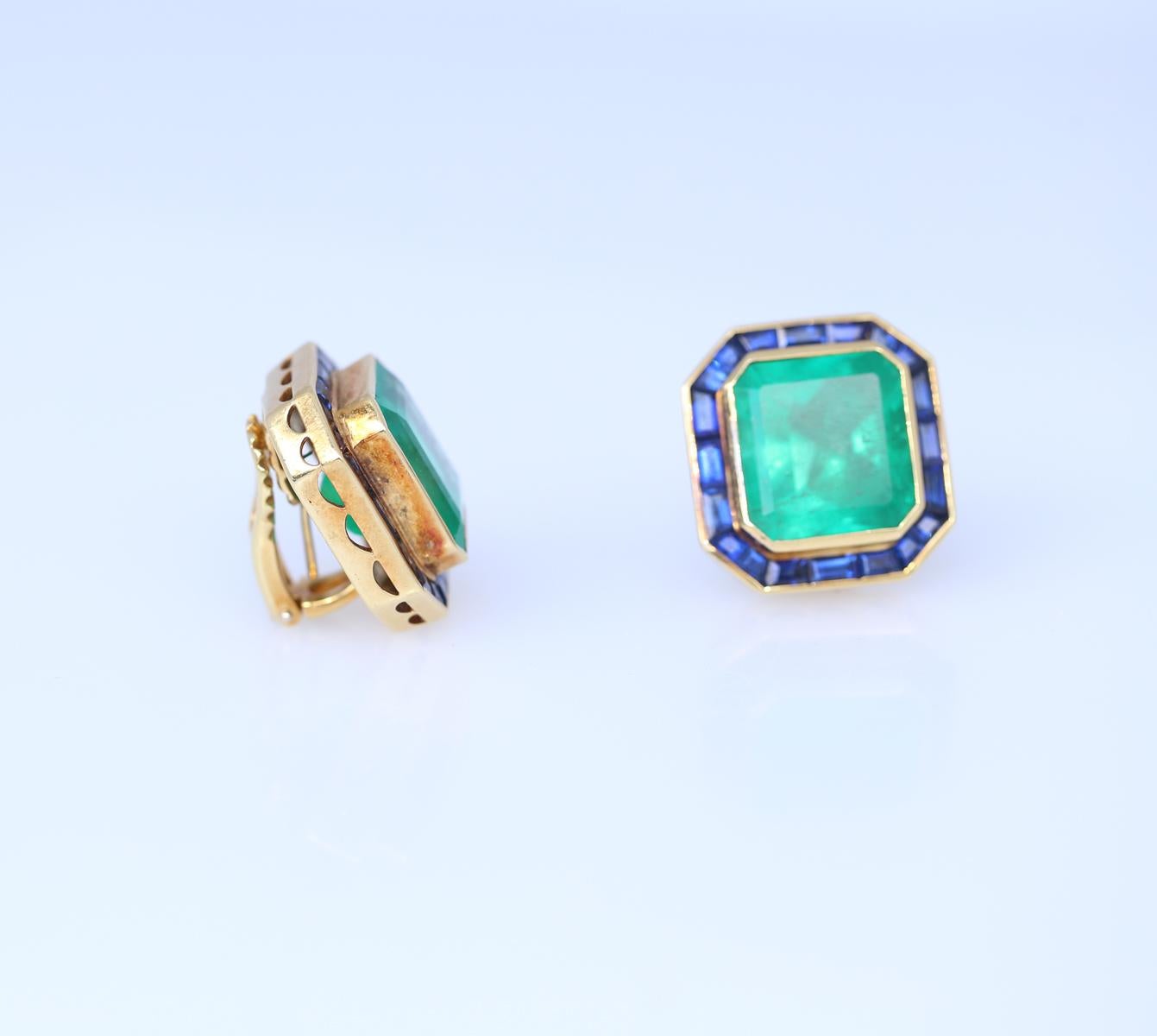 31 Carats Emerald Sapphire Earrings Yellow Gold Certified, 1975 For Sale 3