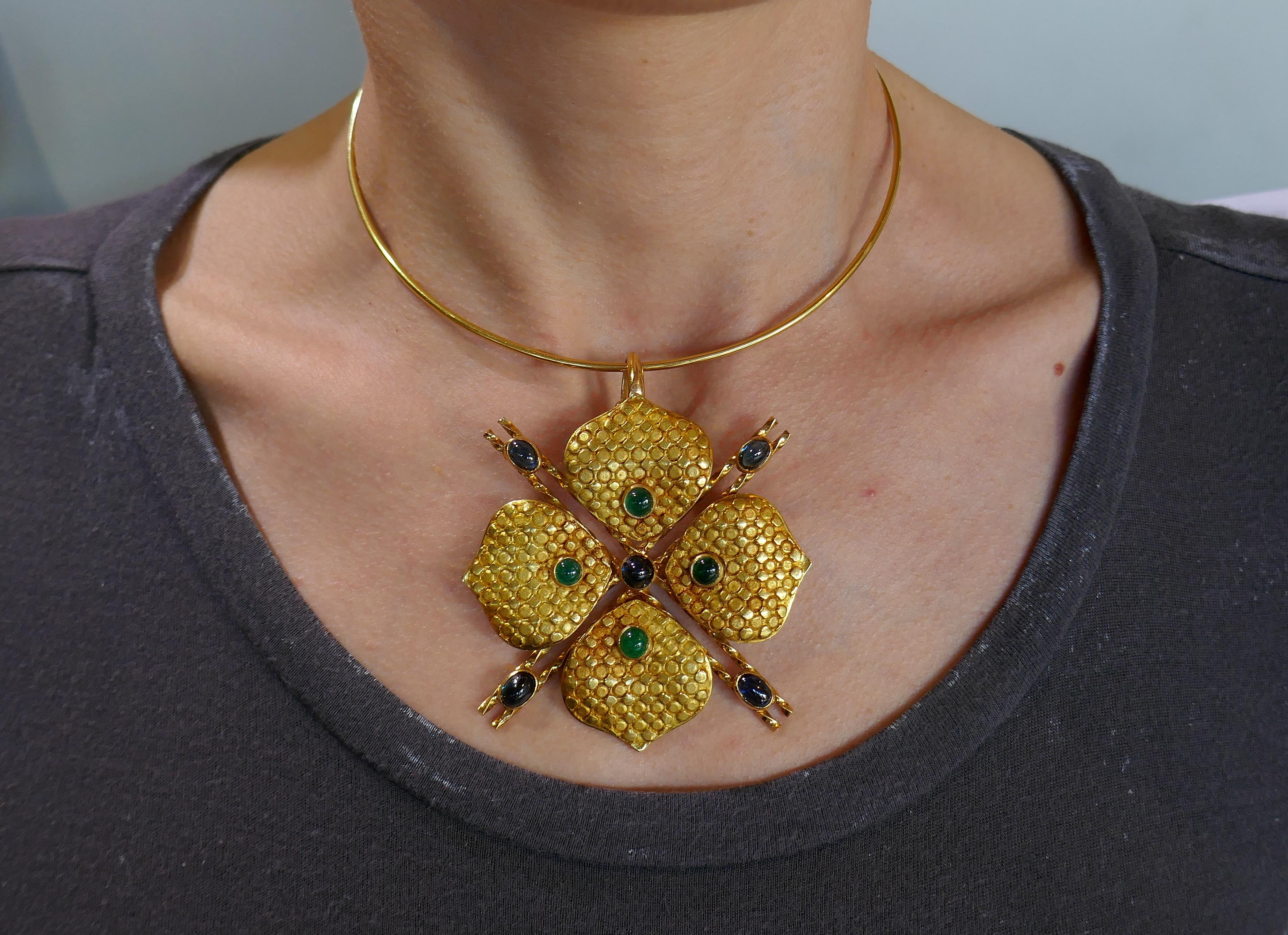 Lovely set consisting of a necklace and a pair of earrings created in France in the 1970s. Colorful, joyful and wearable, the set is a great addition to your jewelry collection.
The necklace is made of 18 karat yellow gold and features a textured