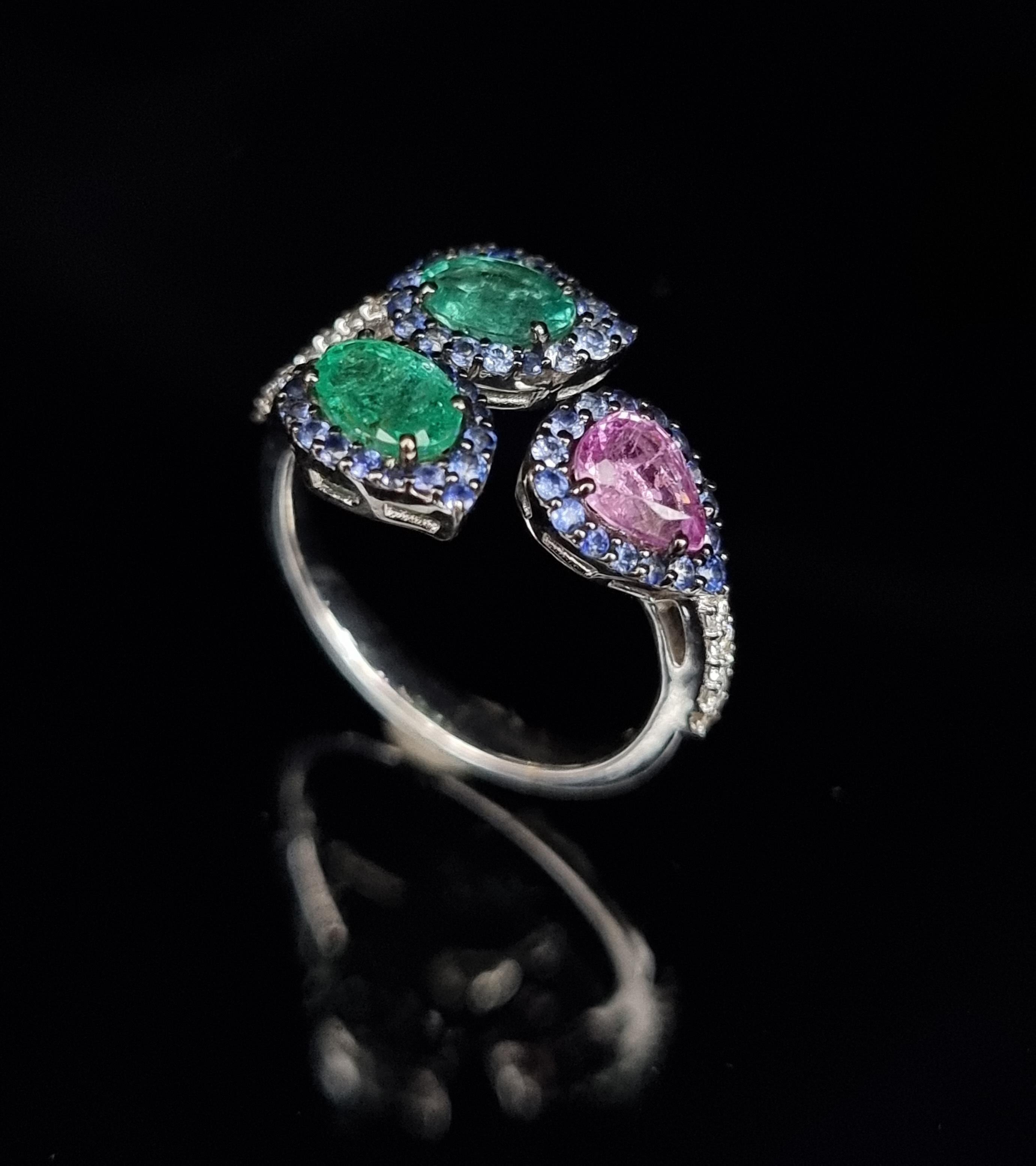 Modern Emerald Sapphire Ring Split Ring For Sale