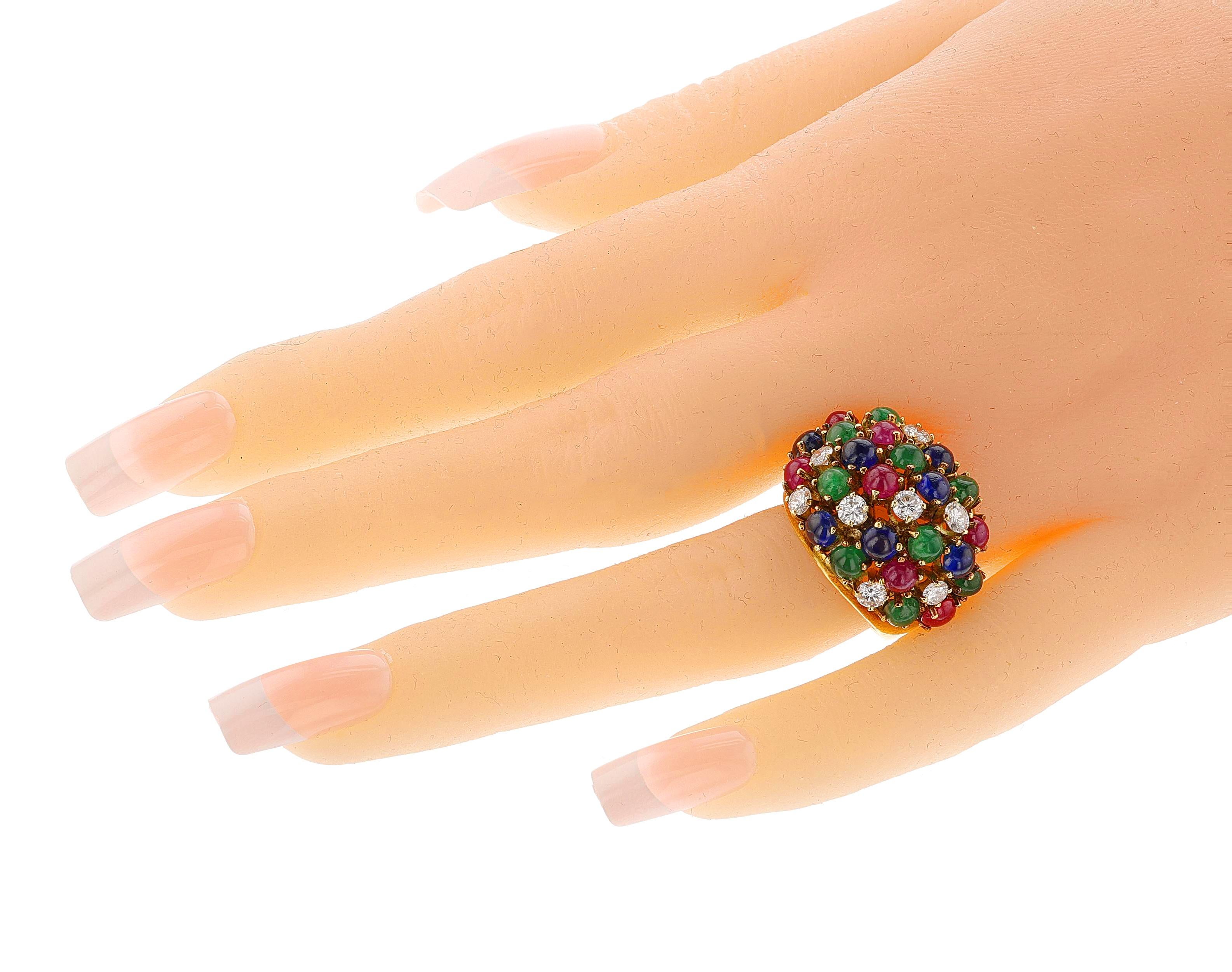 Bague bombe en émeraude, saphir, rubis et diamant, 18k en vente 1