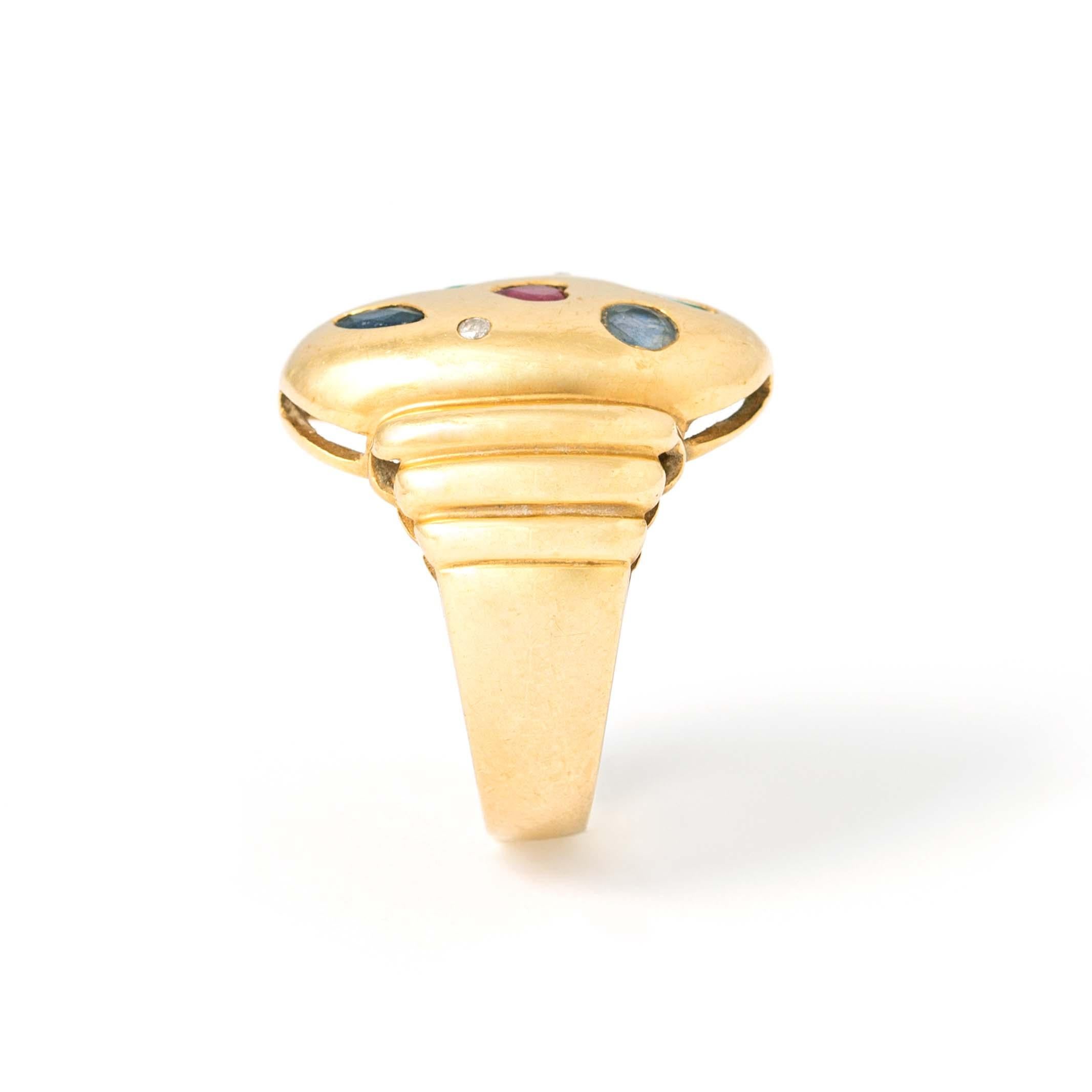 Rétro Bague en or jaune 18 carats avec émeraude, saphir, rubis et diamant en vente