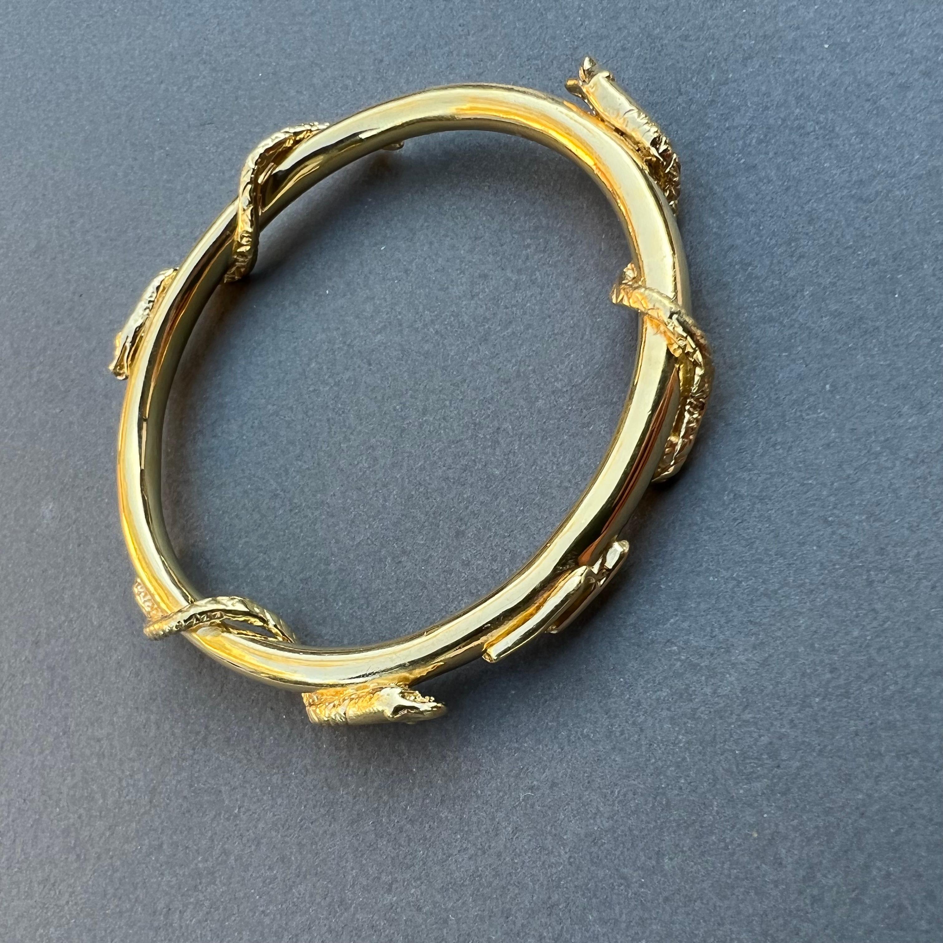 J Dauphin Bracelet jonc serpent en or vermeil avec émeraudes, saphirs et rubis en vente 11