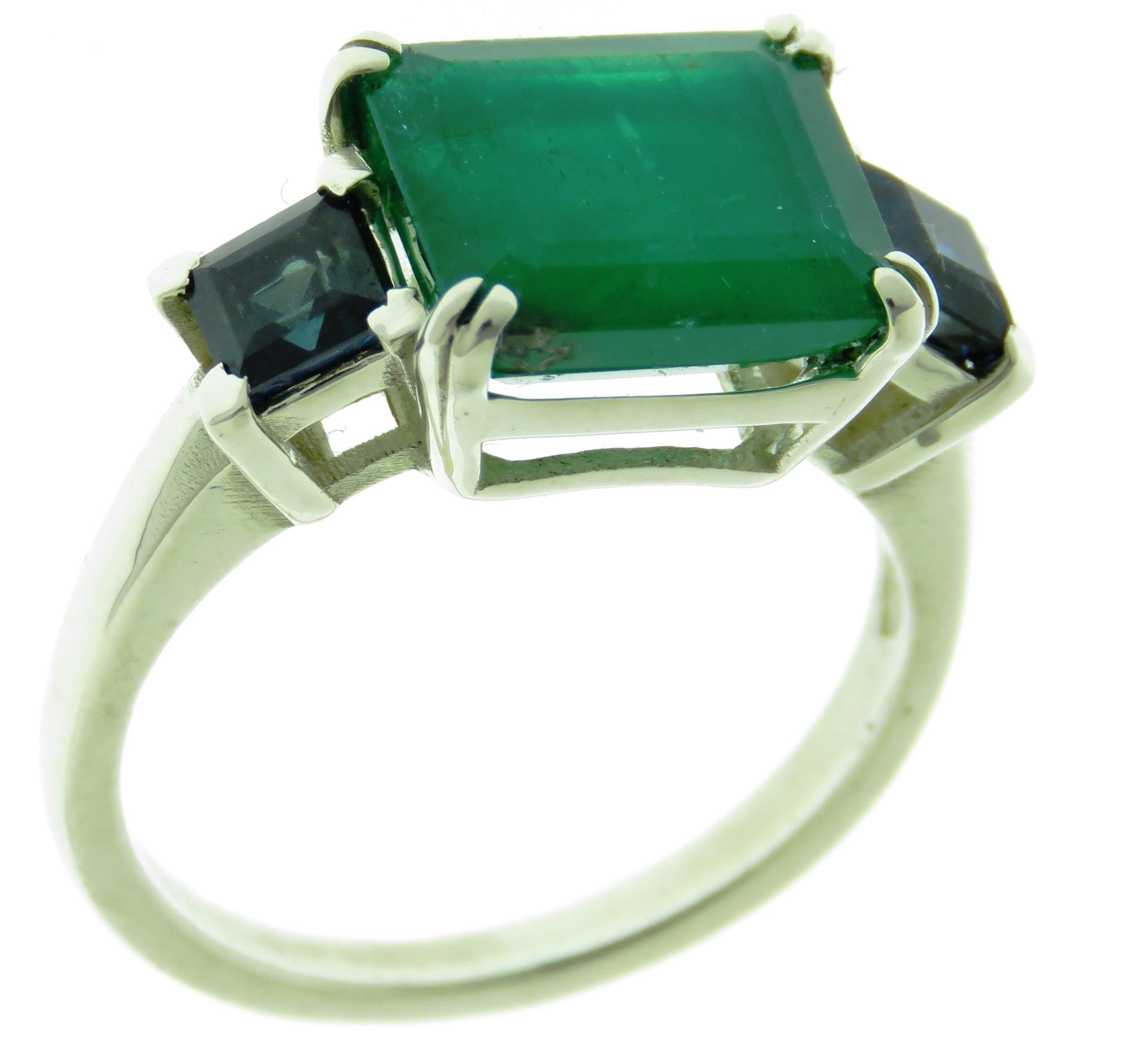 Modern Emerald sapphires white gold engagement ring For Sale