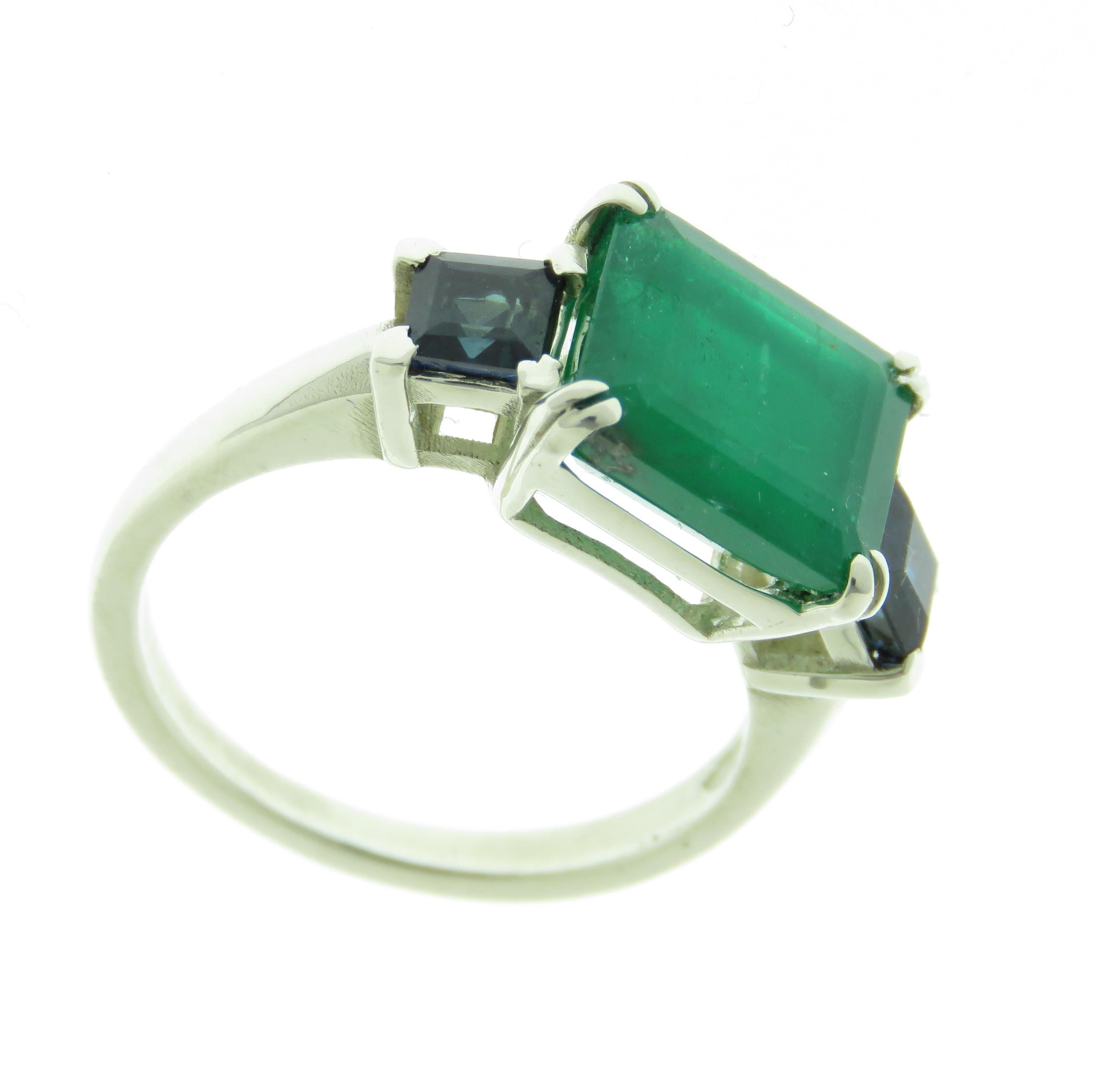 Emerald sapphires white gold engagement ring  For Sale 1