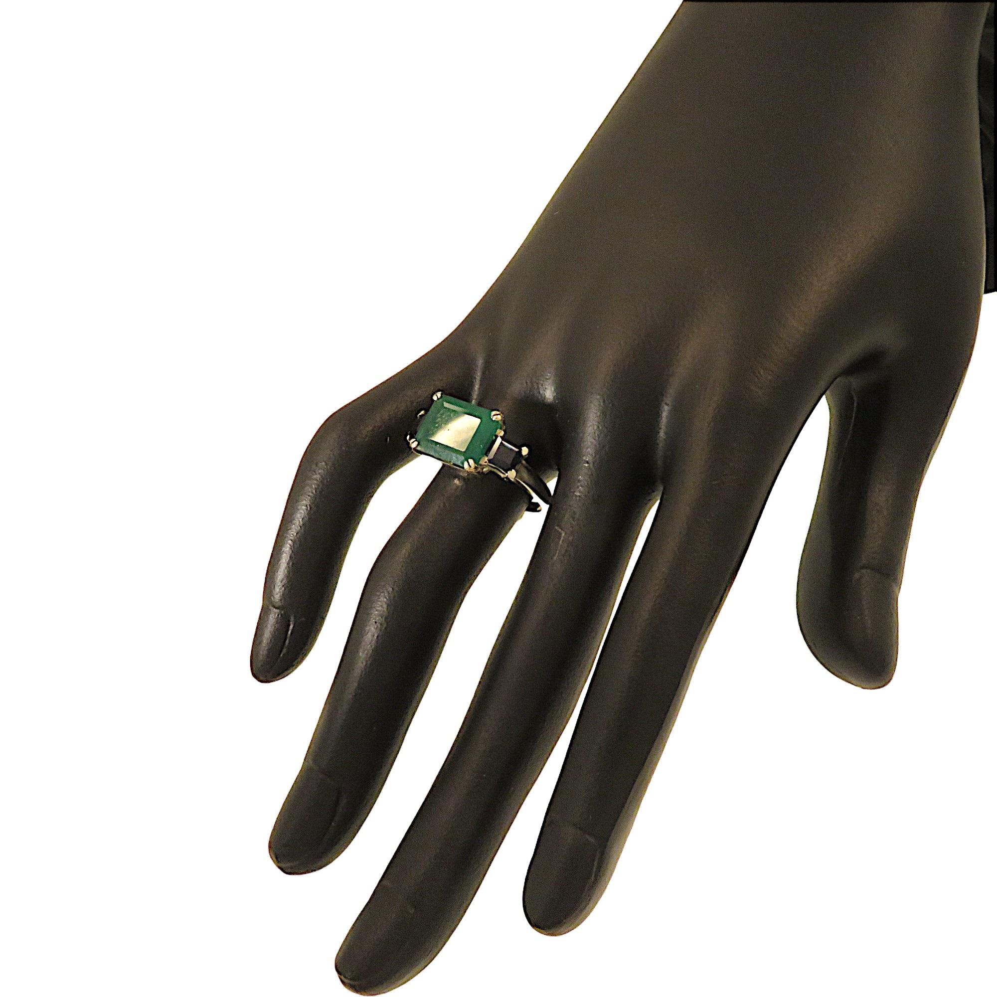Emerald sapphires white gold engagement ring For Sale 4