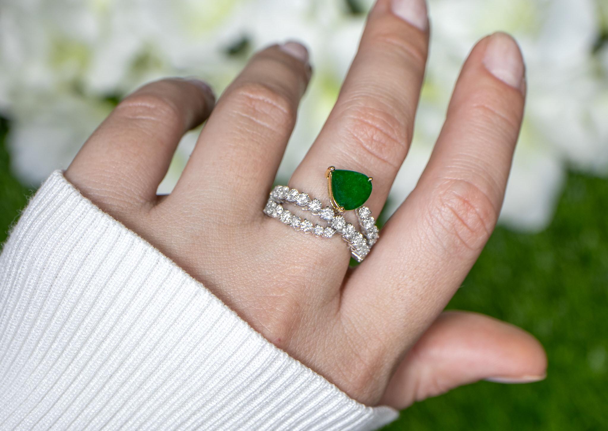 Contemporary Emerald Serpent Ring With Diamonds 3.41 Carats 18K Gold For Sale