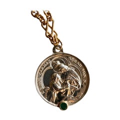 Chaîne collier médaillon J Dauphin en argent sterling avec émeraude de la Vierge Marie
