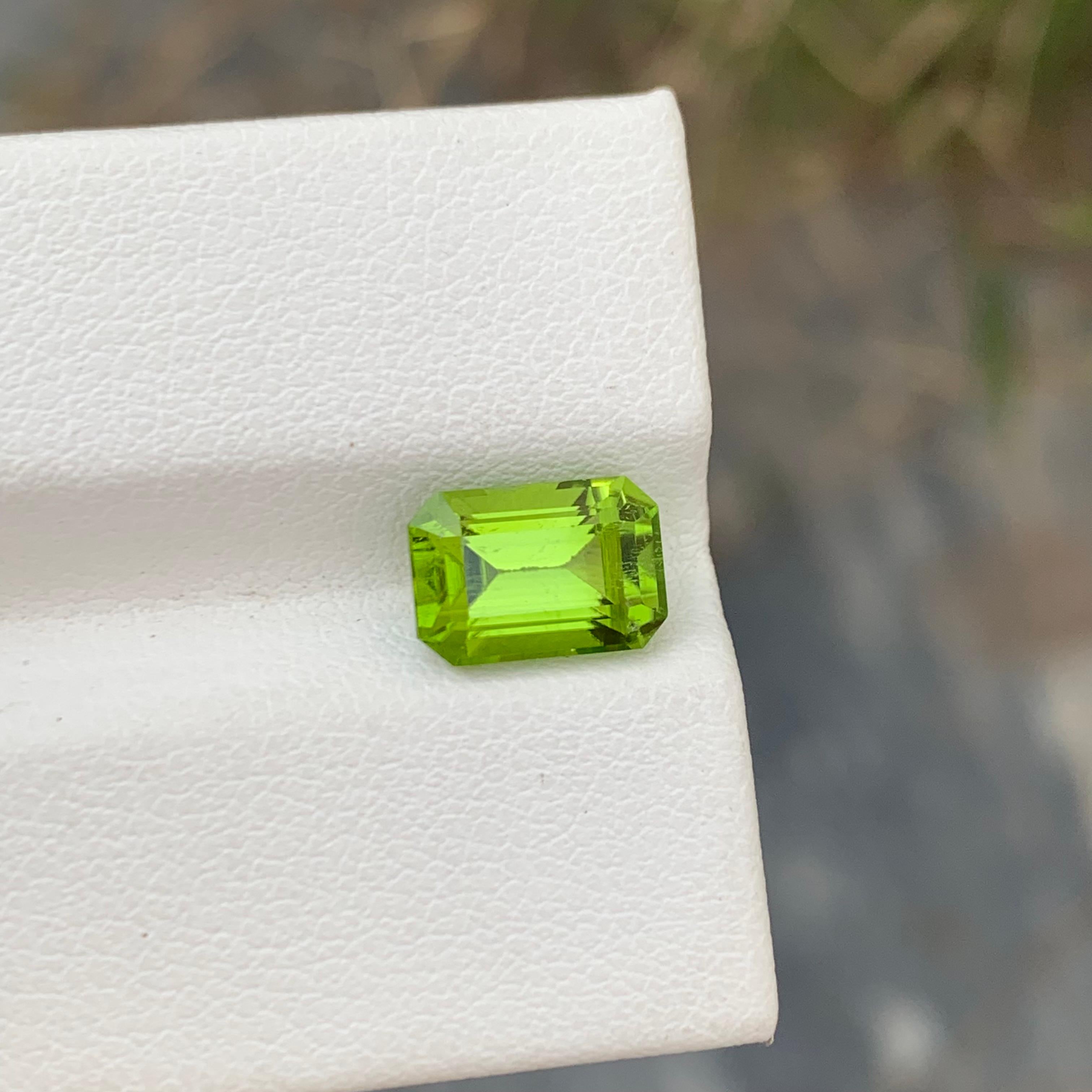 Smaragd Form 2,65 Karat Natürlicher Apfelgrüner Peridot Ring Form Edelstein im Angebot 1