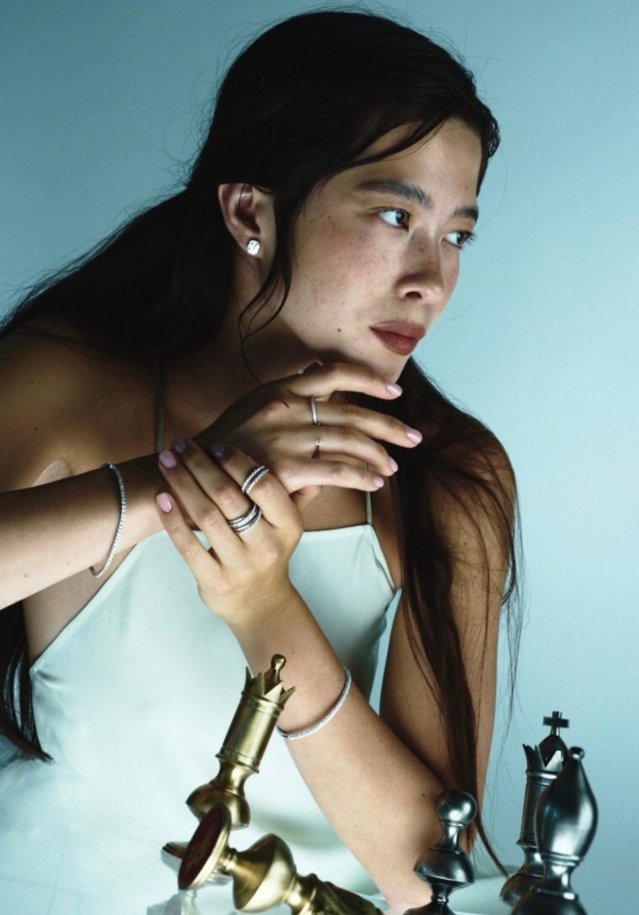 Orecchini a forma di smeraldo con diamante in oro bianco per lei in vendita 3