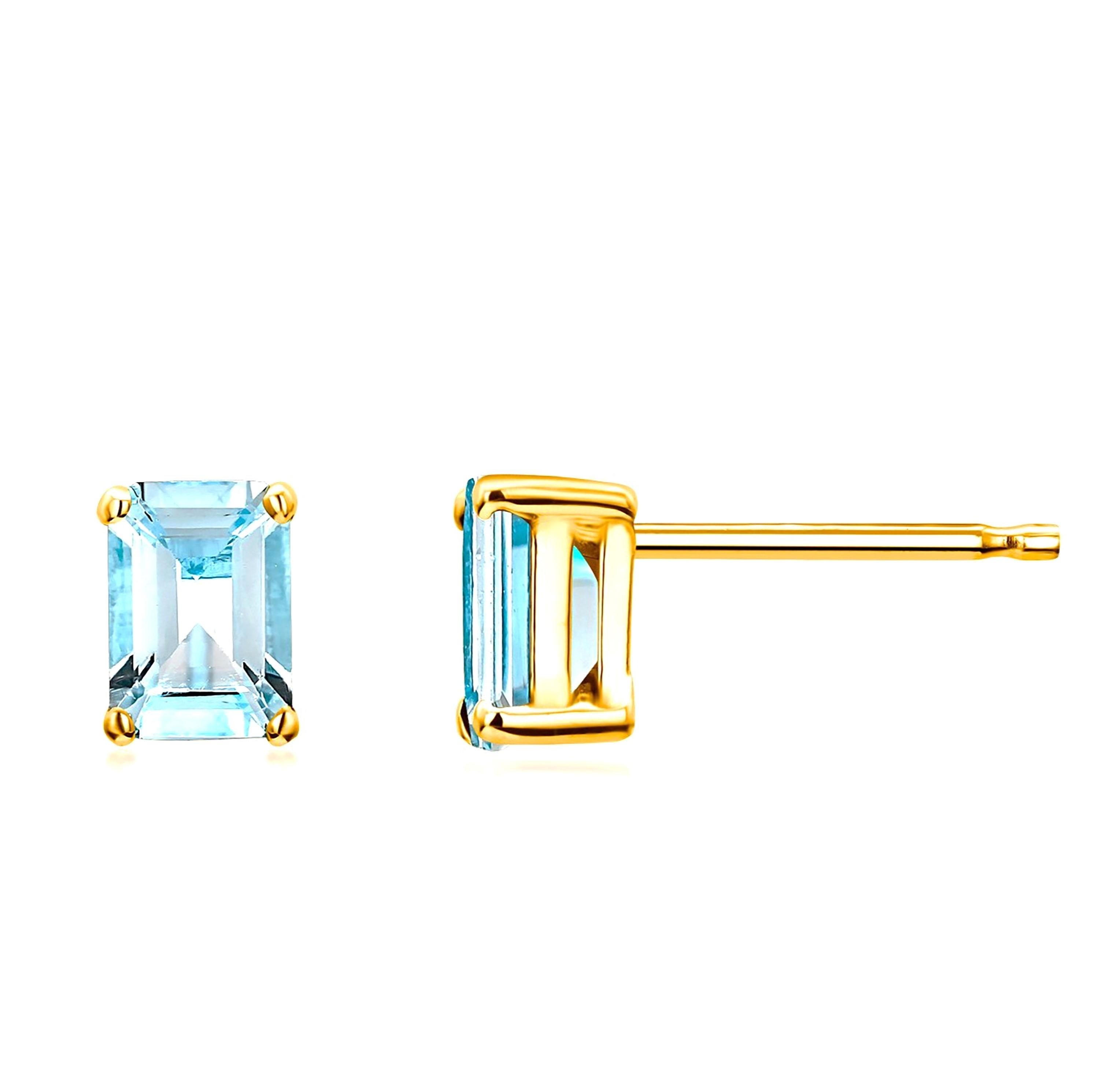 Emerald Shaped Aquamarine Set in Yellow Gold Stud Earrings Weighing 1.60 Carats In New Condition In New York, NY