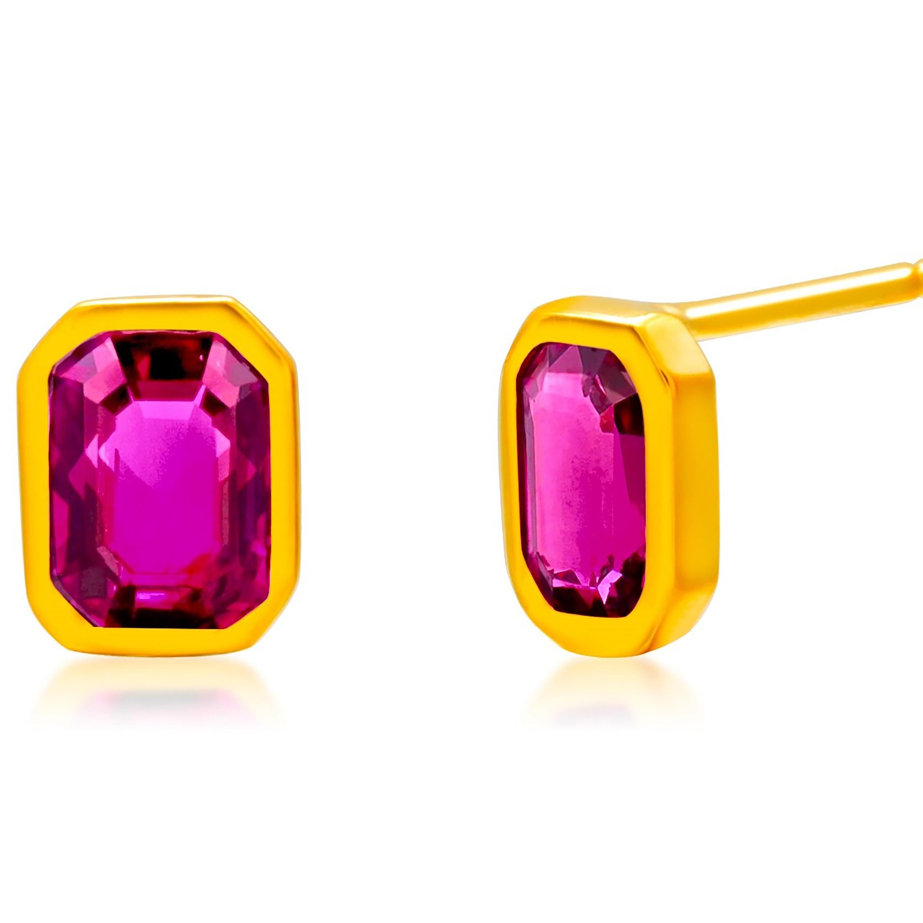Taille émeraude Boucles d'oreilles émeraude en forme de rubis birman 1.40 carat 14 Karat 0.30 Inch Gold Bezel Stud Ears en vente