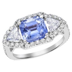 Anello Cocktail con zaffiro di Ceylon a forma di smeraldo e diamante da 3,75 carati in oro 18 carati