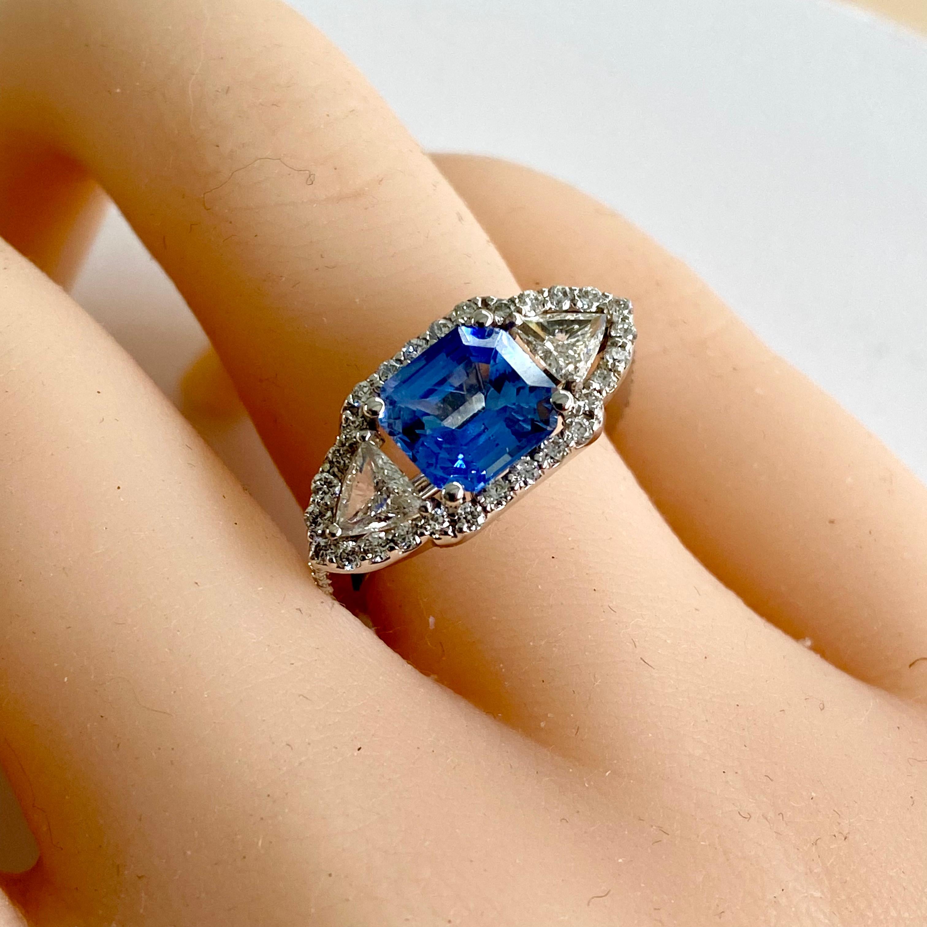 Contemporary 18 Karat Gold Emerald Shaped Ceylon Sapphire Trillion Diamonds Cocktail Ring