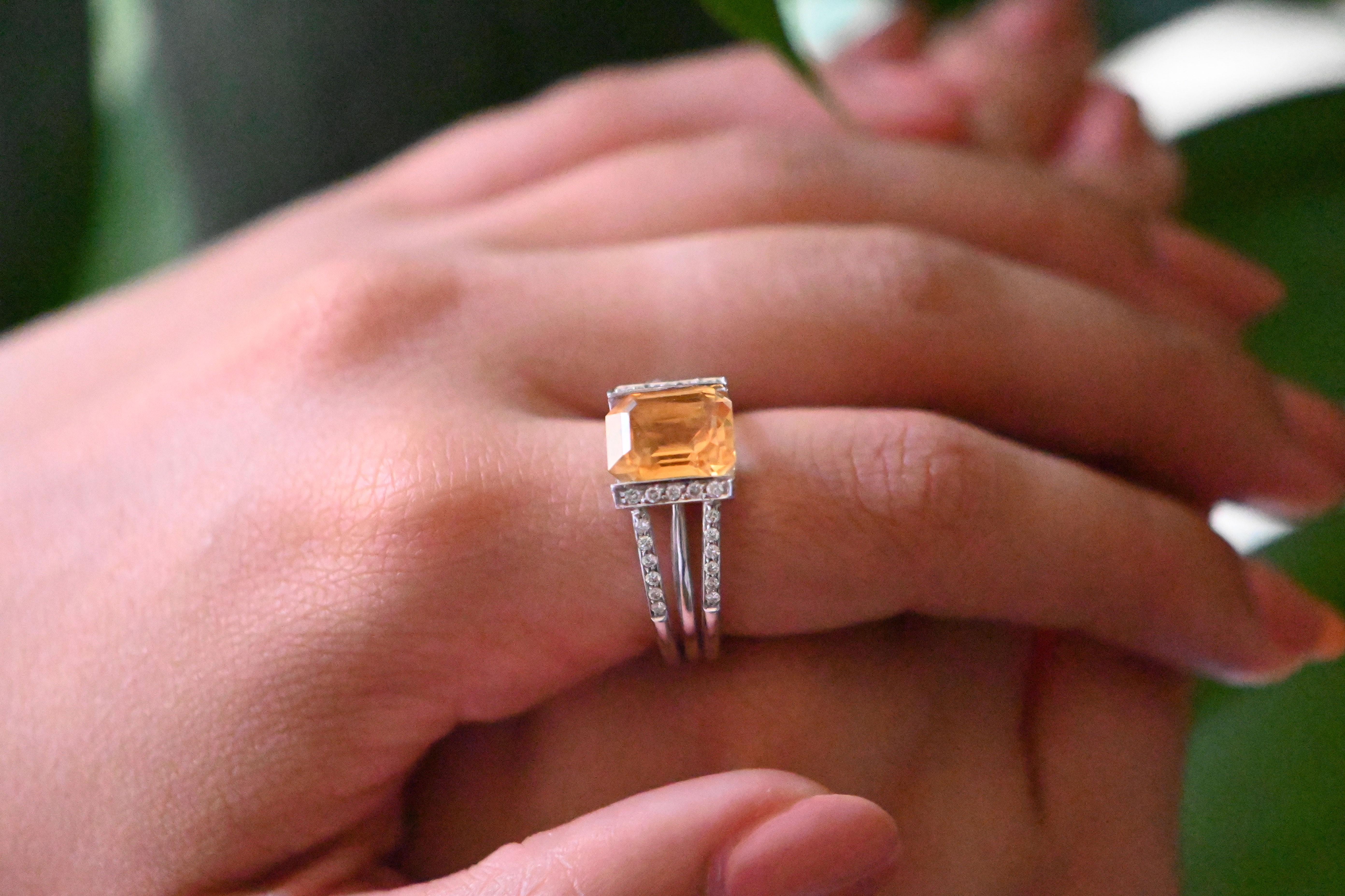 Smaragdförmiger Citrin Diamanten Ring Weißgold 18 Karat  (Smaragdschliff) im Angebot