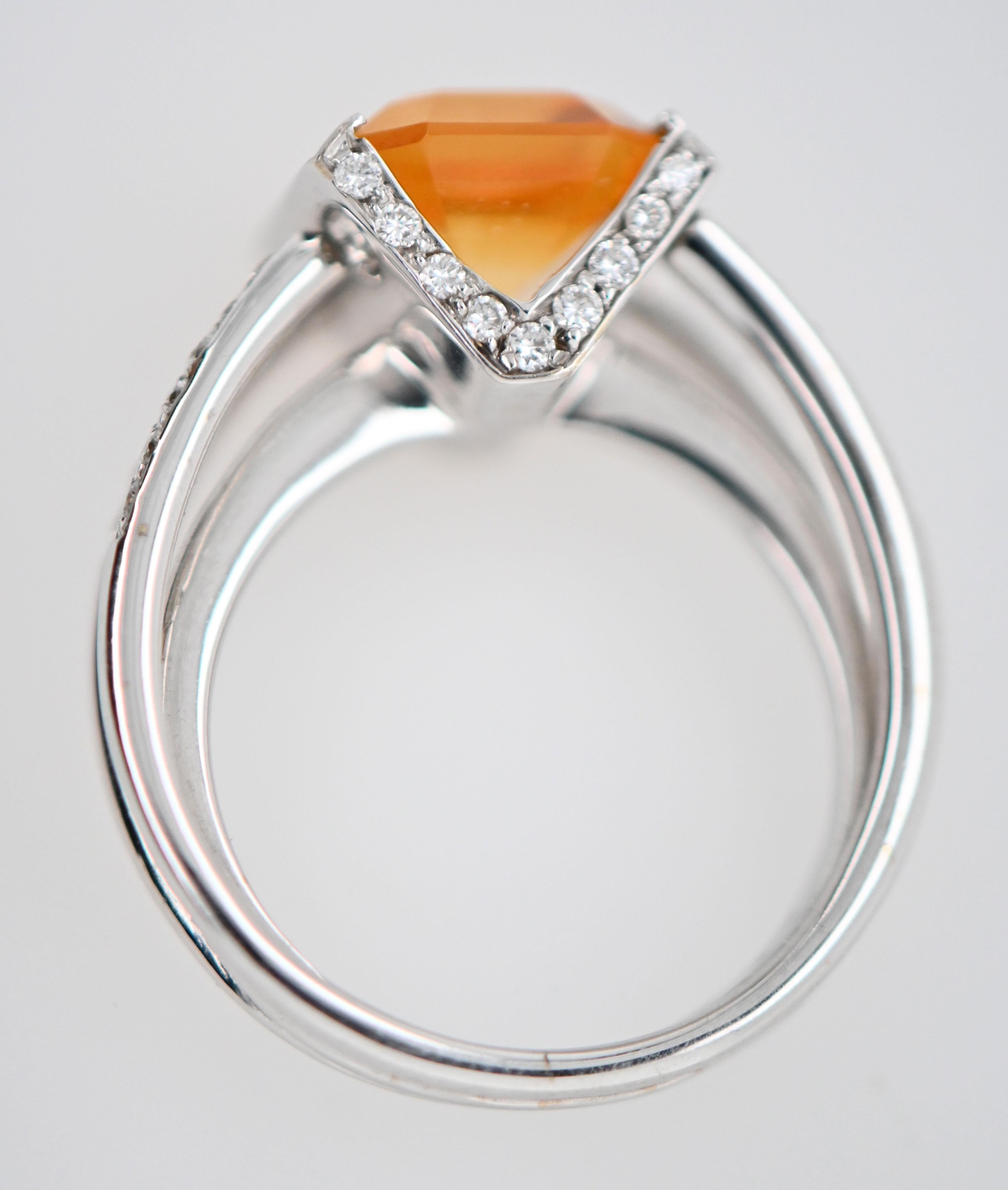 Emerald Shaped Citrine Diamonds Ring White Gold 18 Karat  In New Condition For Sale In Vannes, FR