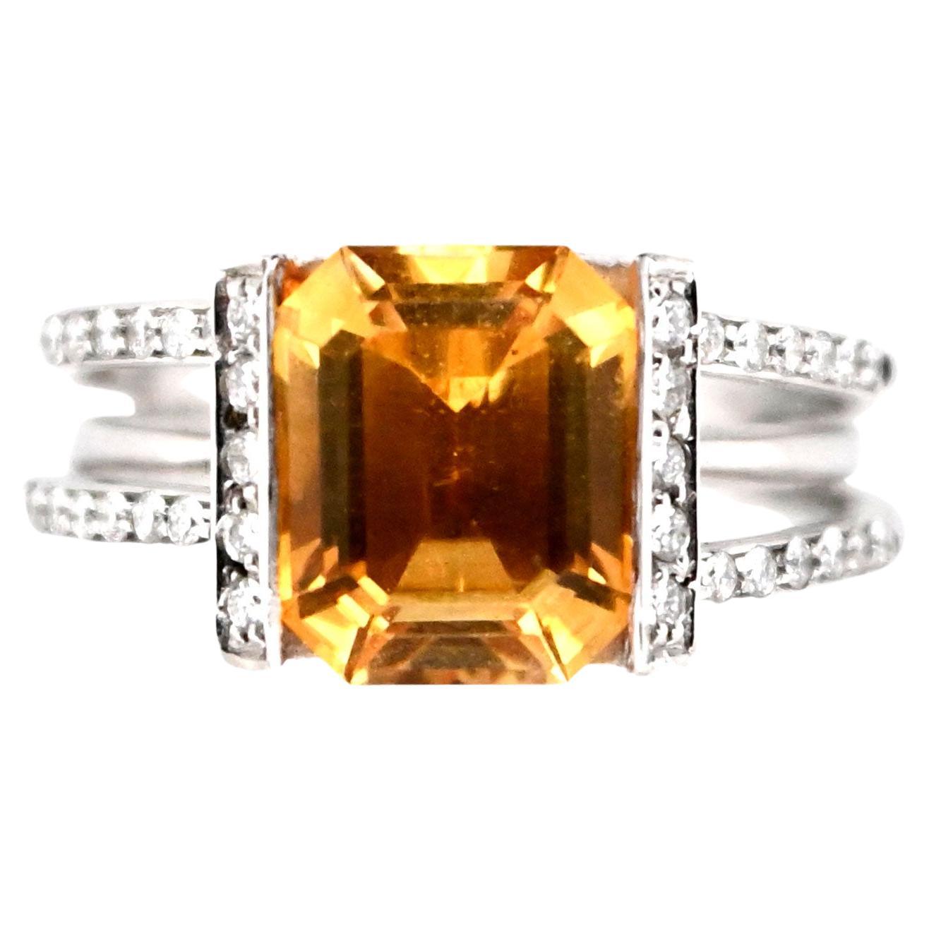 Smaragdförmiger Citrin Diamanten Ring Weißgold 18 Karat  im Angebot