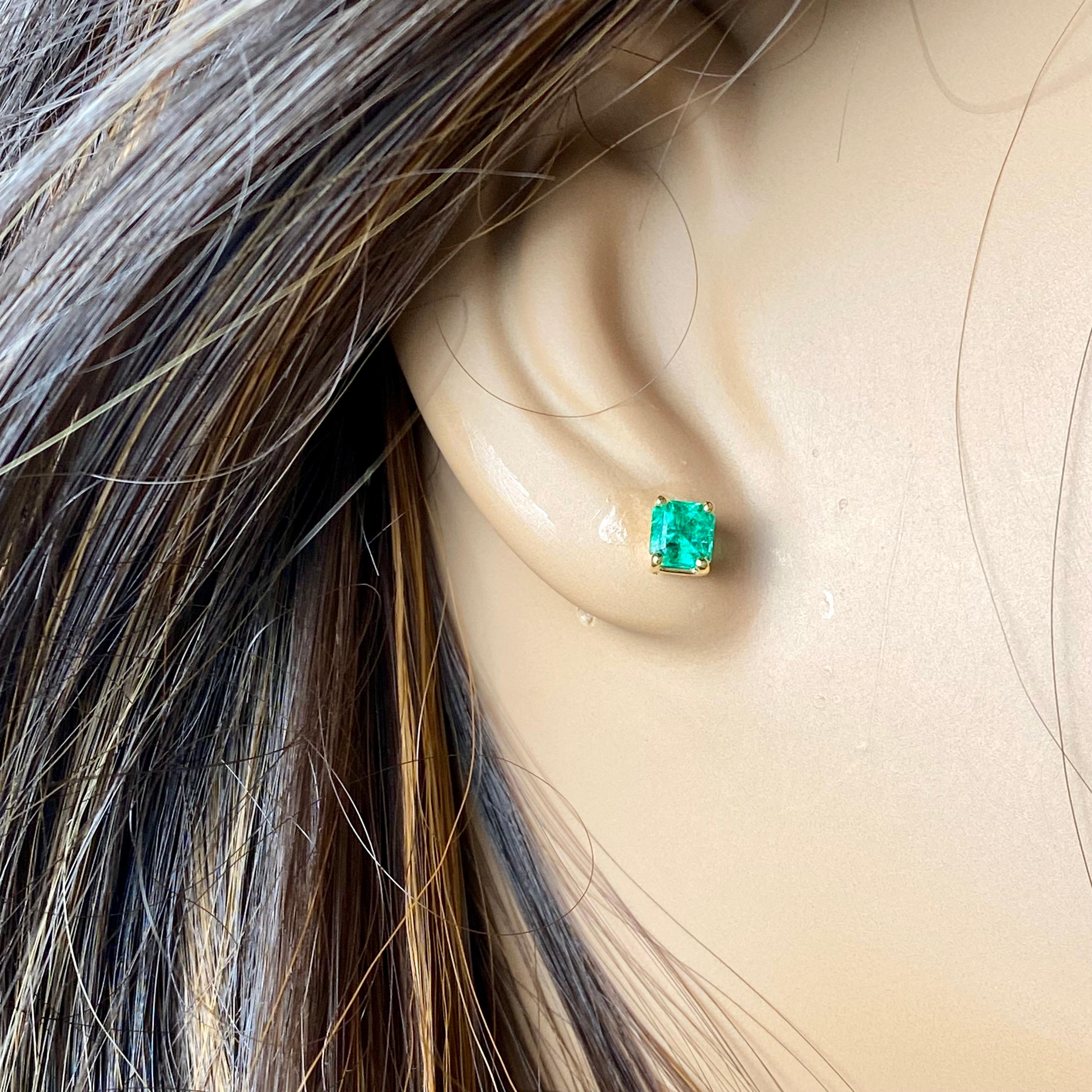 Emerald Cut Emerald Shaped Colombia Emerald 0.93 Carat Yellow Gold 0.20 Inch Stud Earrings